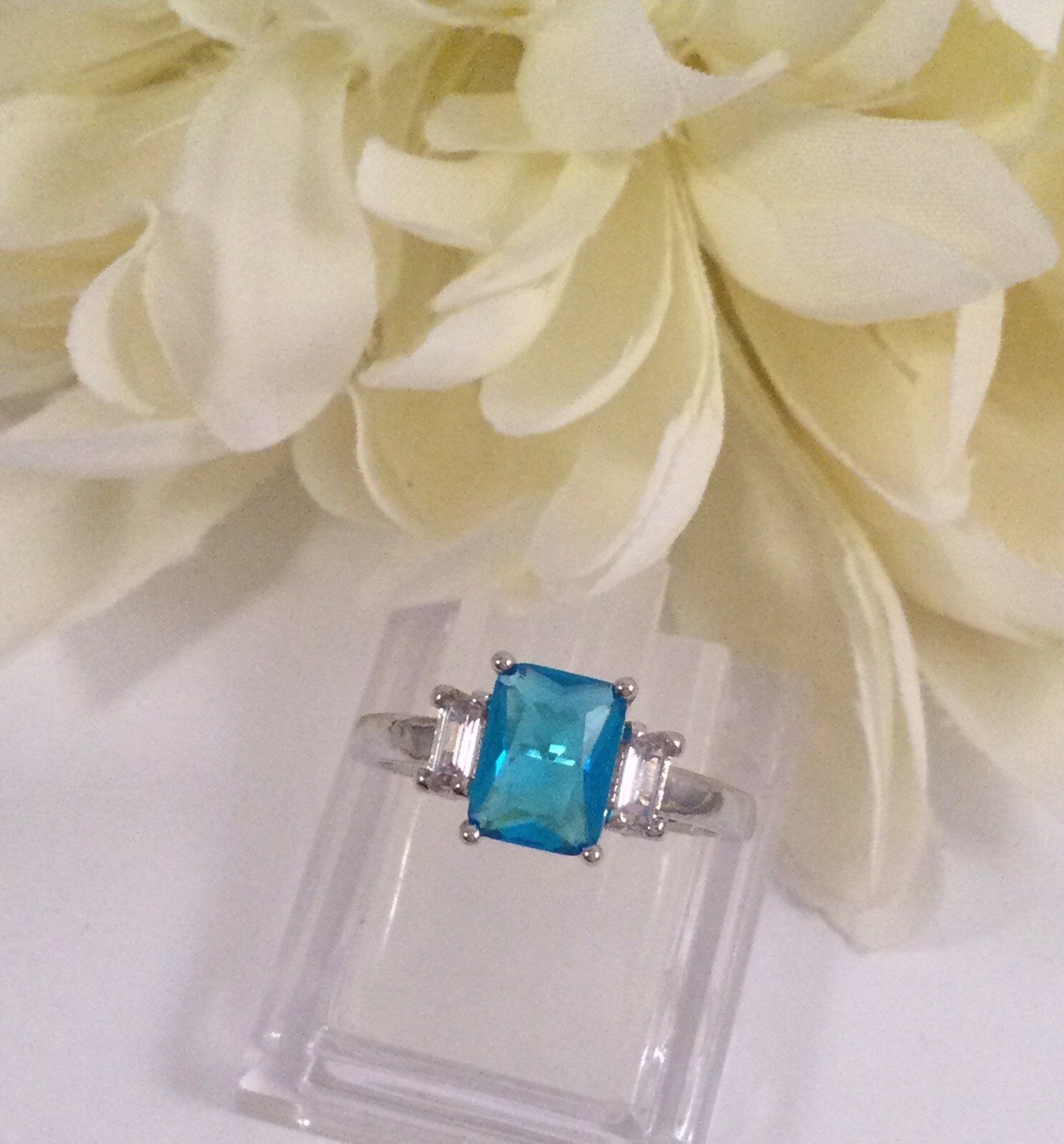 Vintage Jewellery Gold Ring Blue Topaz White Sapphires Antique Deco Jewelry