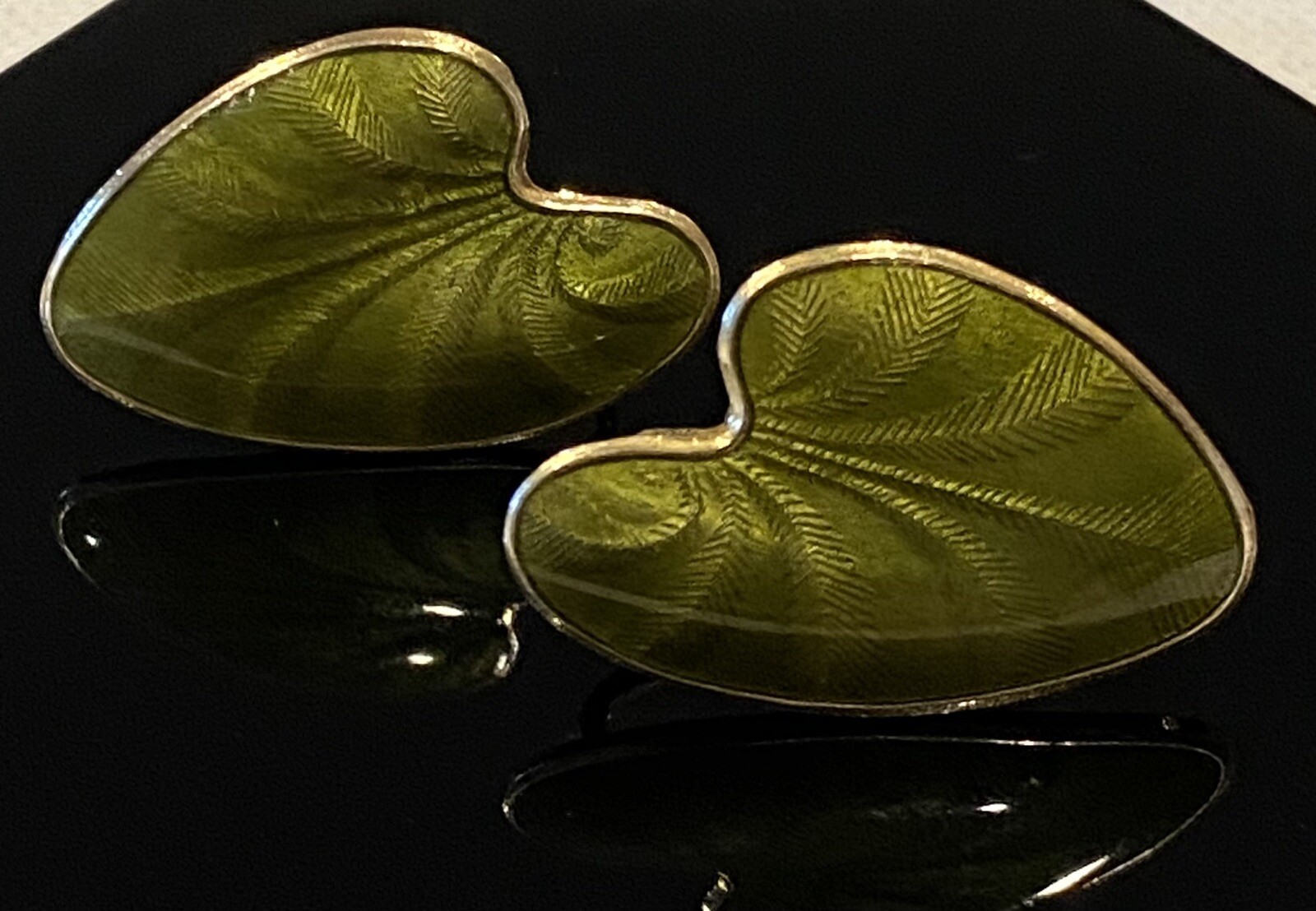 Beautiful Sterling Finn Jensen Norway Lime Green Enamel Lily Pad Earrings 5.14gr