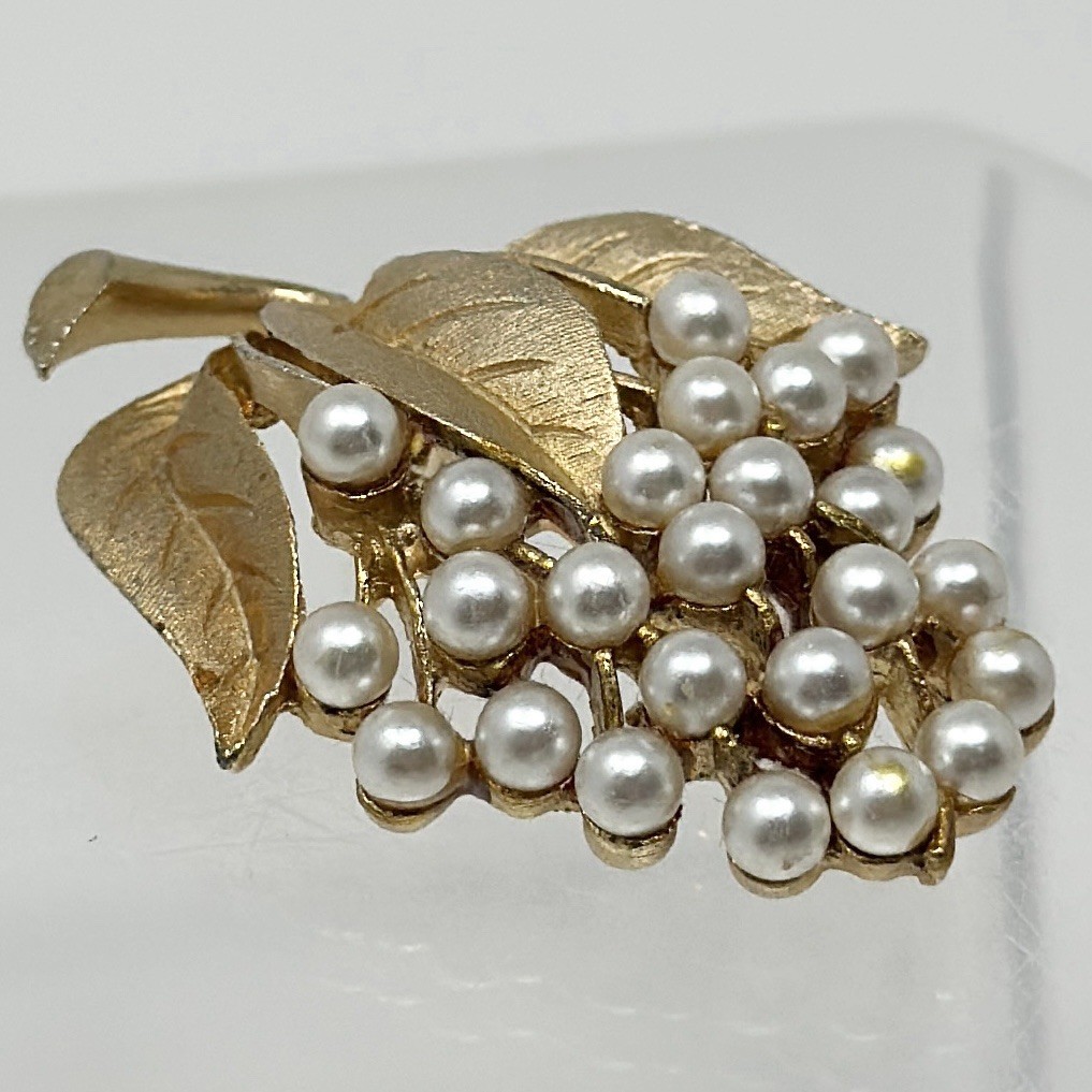 Vintage Gold Tone Bunch Of Grapes Brooch Faux Pearl Cluster Textured Elegant Pin