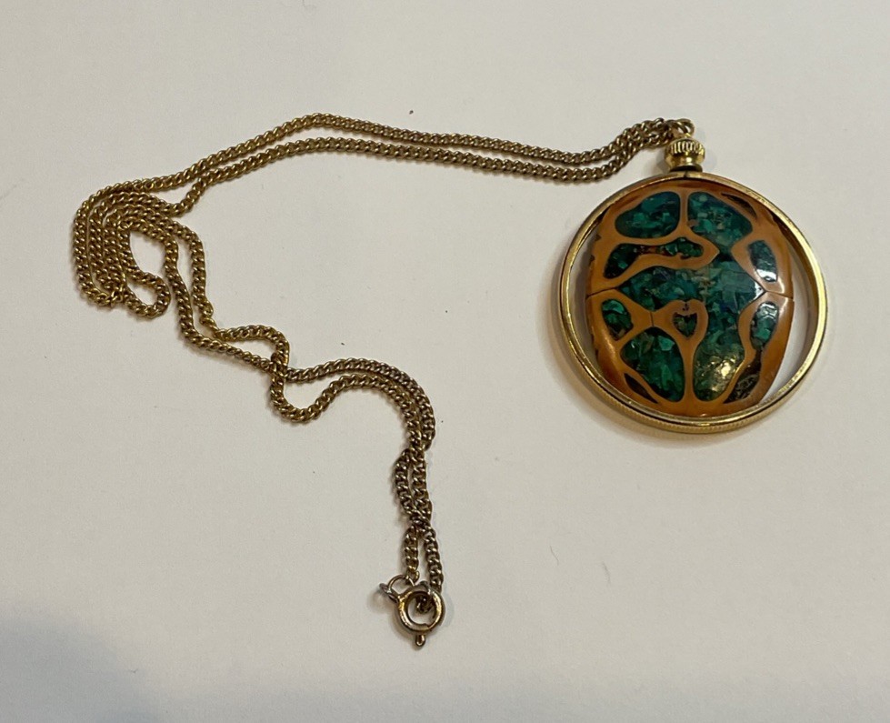 VTG Sliced Walnut Turquoise Chip Inlay Pendant 17″ Chain Gold Tone Native Mosaic