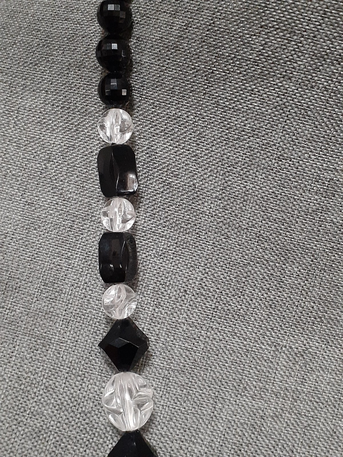 Vintage black & clear lucite bead chunky necklace w/rondelle spacer beads 25″