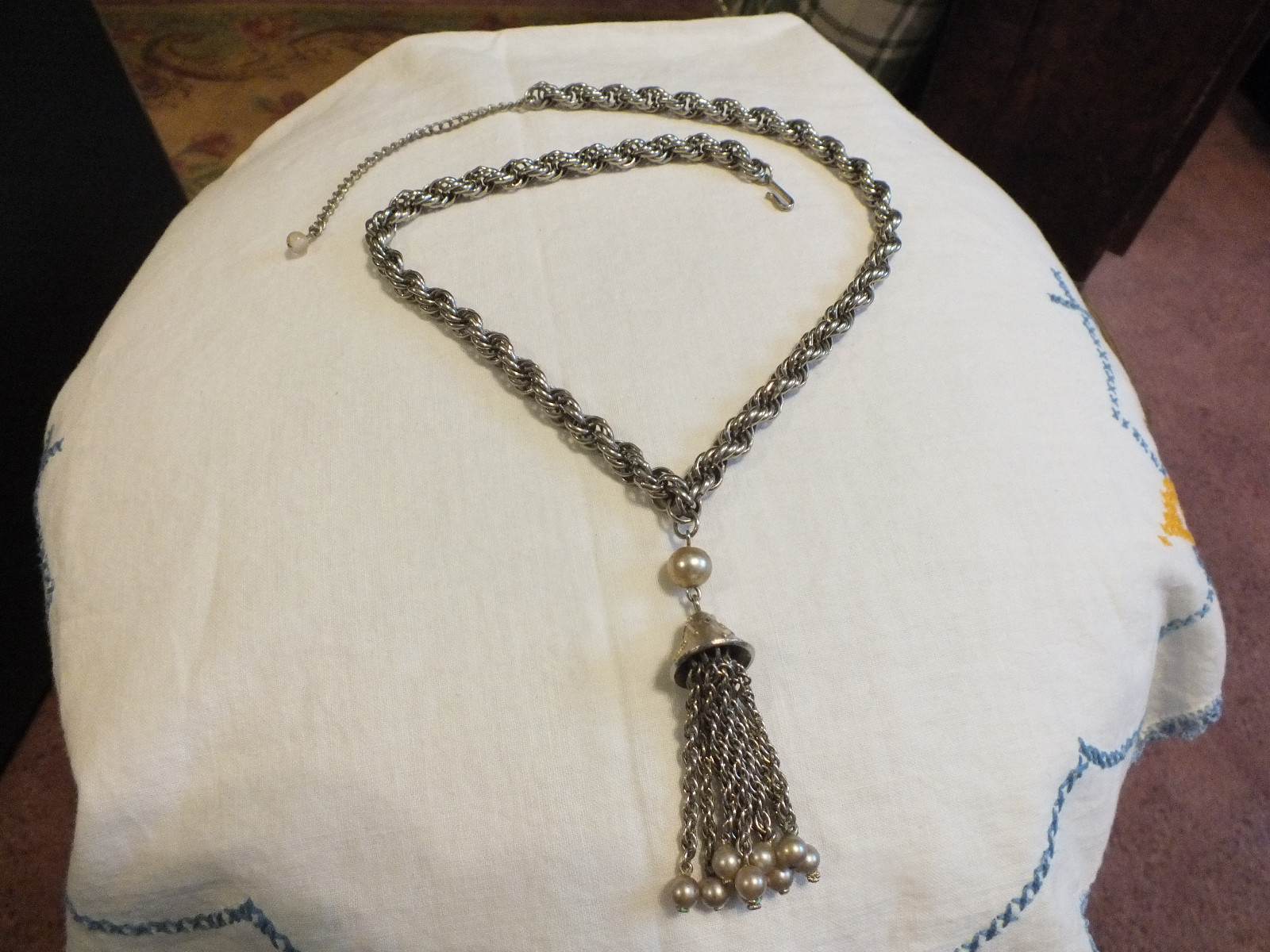 Beautiful Necklace Choker Silver Tone Off White Beads 20-23 + 3 inch Pendant
