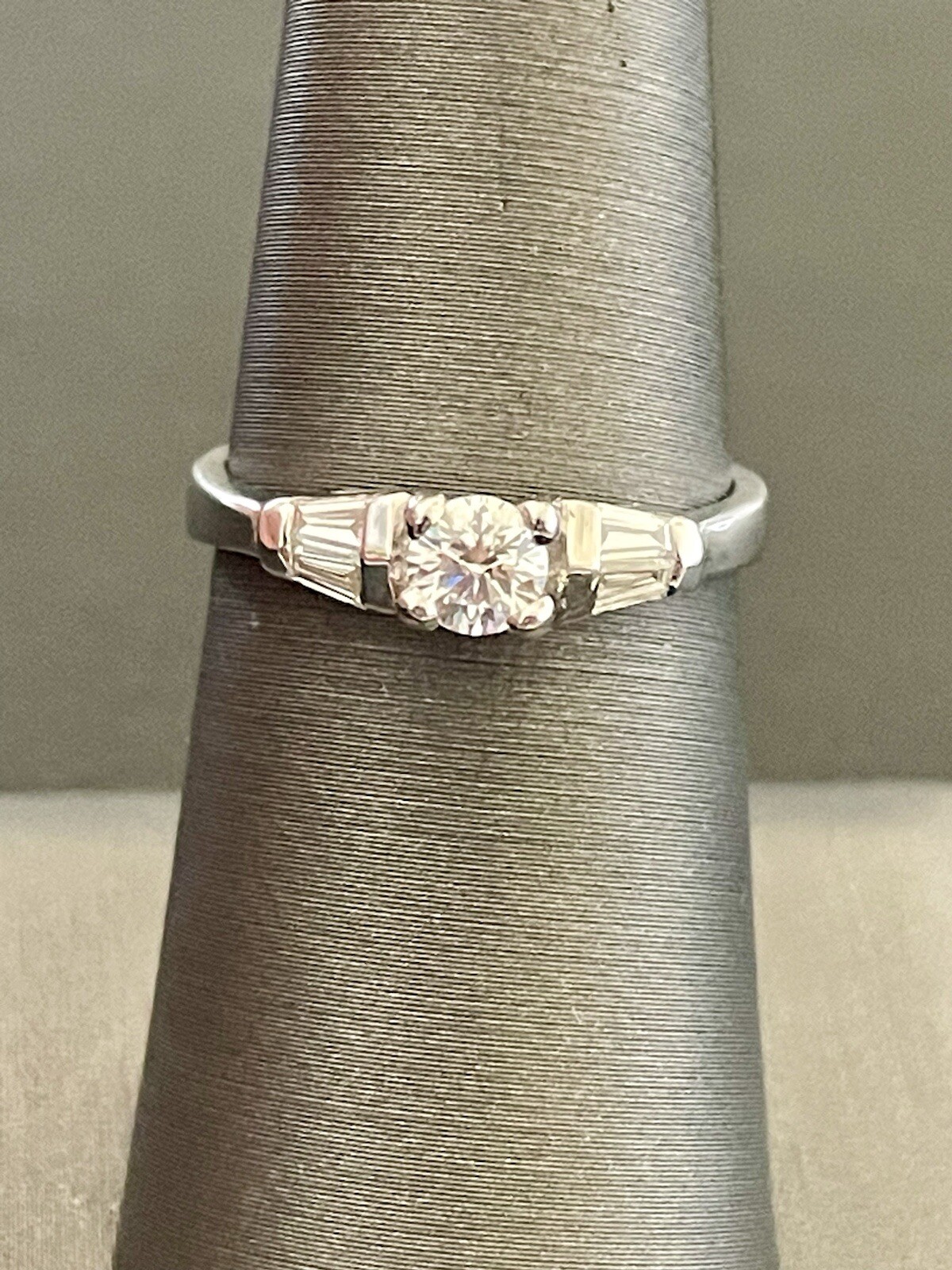18KT White Gold 1/2CTW Diamond Engagement Ring. Size 6.75(X161)