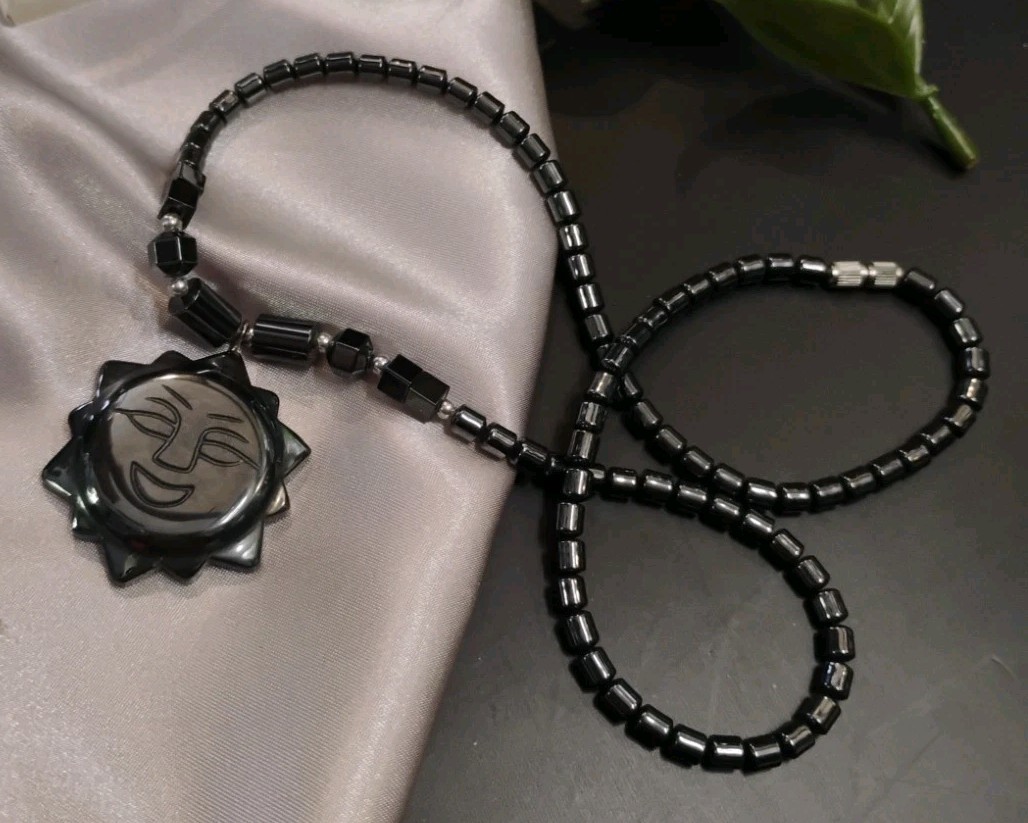 Vtg Carved HEMATITE Stone SUN Face Pendant 16″ Beaded Barrel Clasp Necklace!