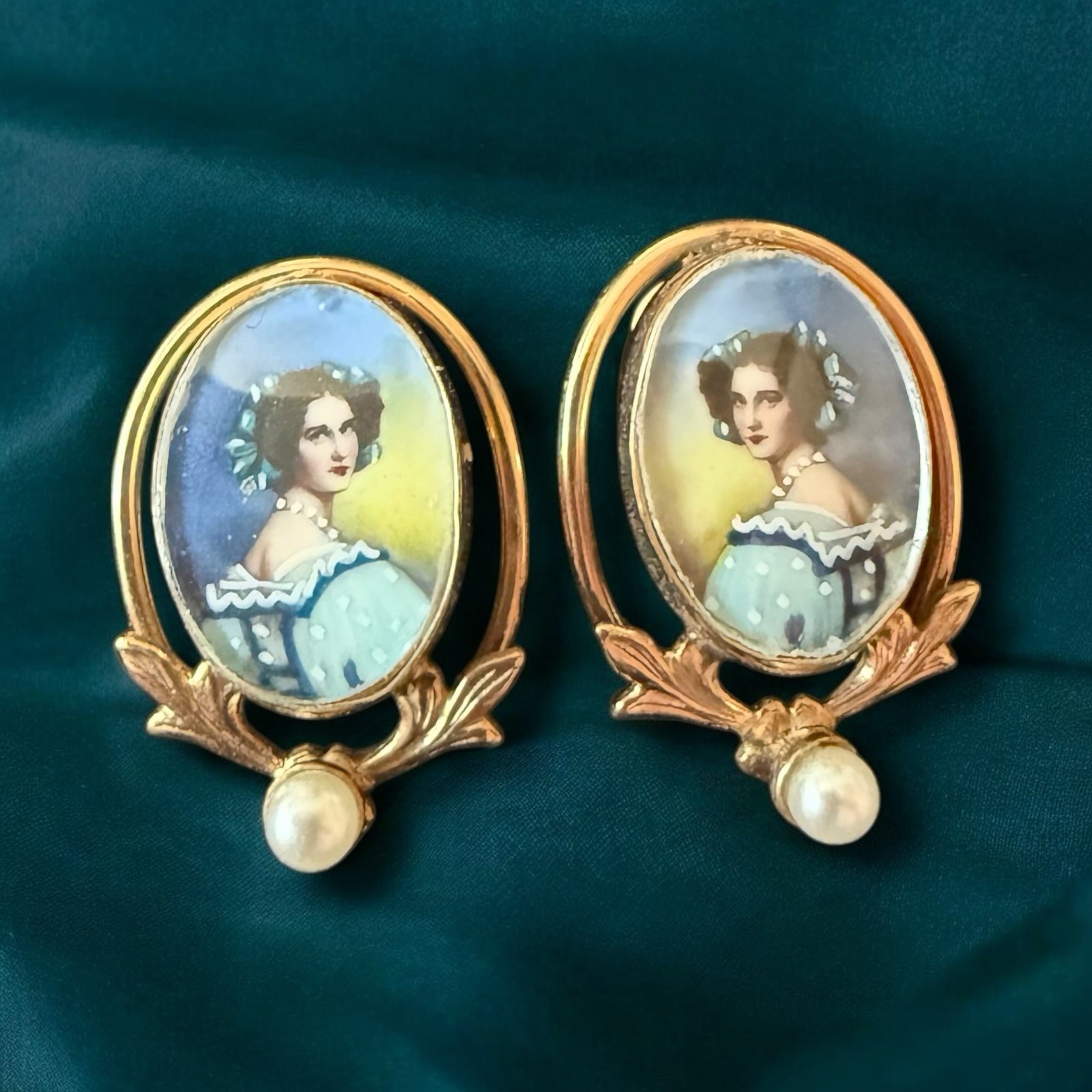 Signed Carl-Art Portrait Earrings 12K Gold Filled Vintage Screw Back