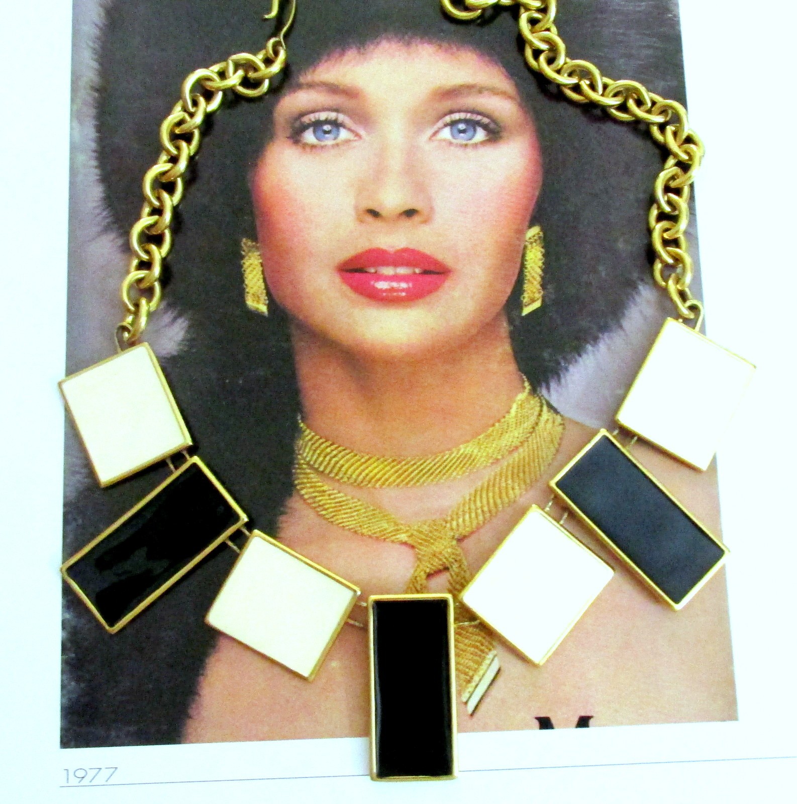 VTG DECO RUNWAY MONET OFF-WHITE/ BLACK ENAMEL MODERNIST BIB NECKLACE GEOMETRIC