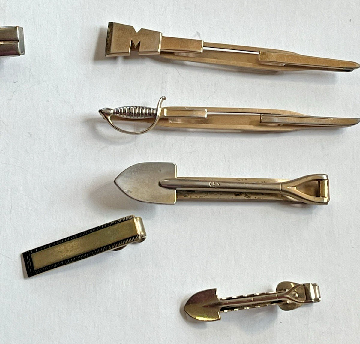 Vintage Lot Men’s Jewelry Cuff Links Tie Tacks Clips Ring Jade Tiger Eye Pistols