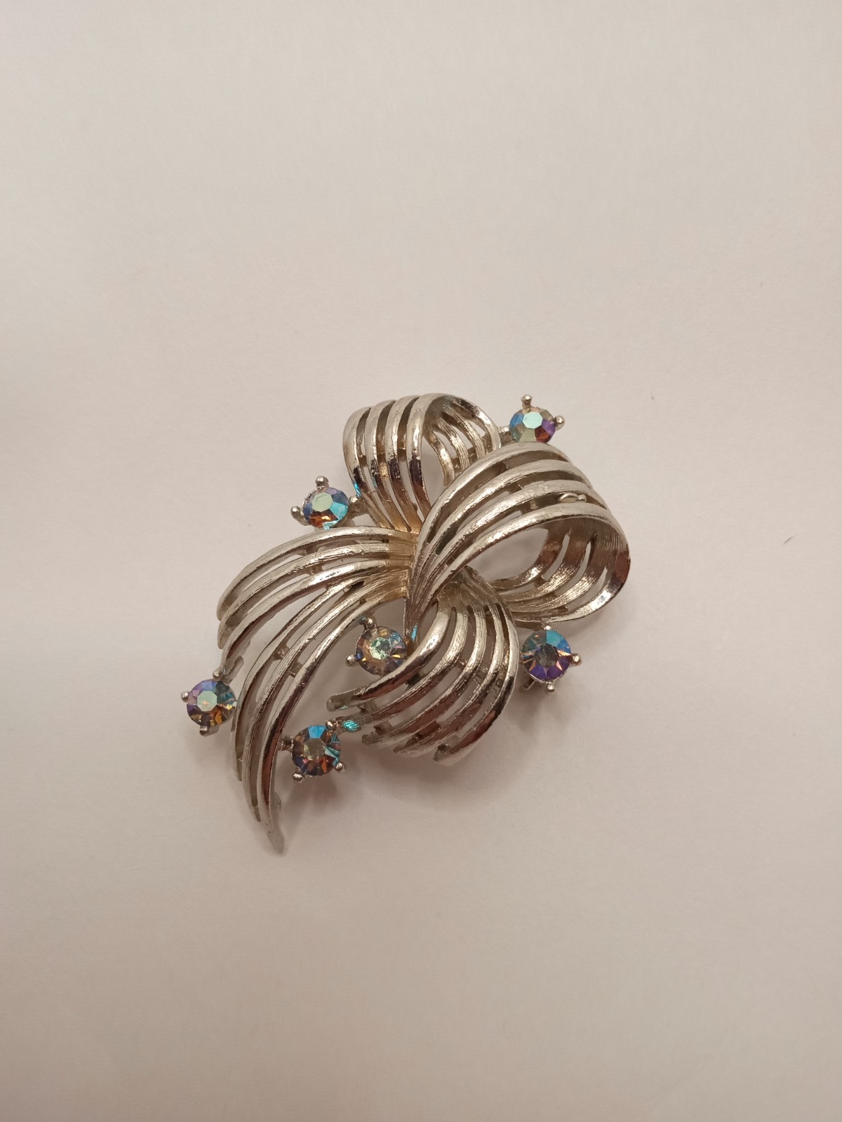 Vintage Signed Lisner Silver Tone Rhinestone Swirl Ribbon Brooch Pin