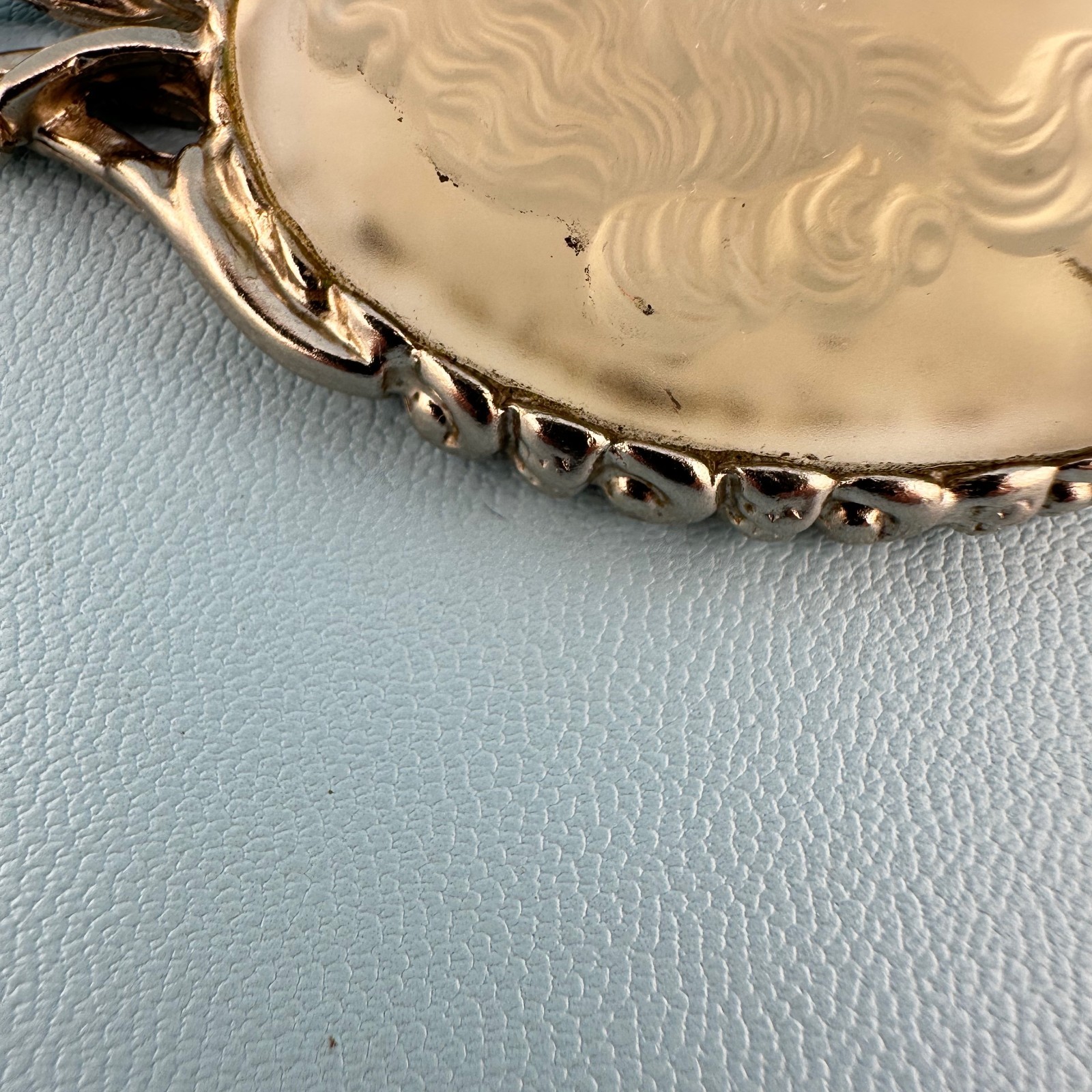 Vintage Frosted Opaque Glass Cameo Pendant Necklace Silver Tone Off White 28″