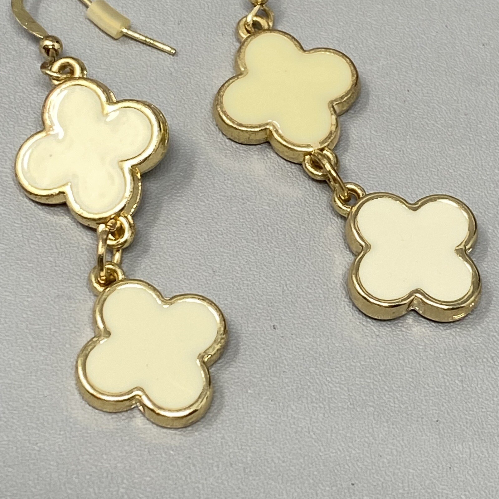 Dangle Drop Earrings Cream Enamel Gold Tone Edged Flower Hook Pierced 2″