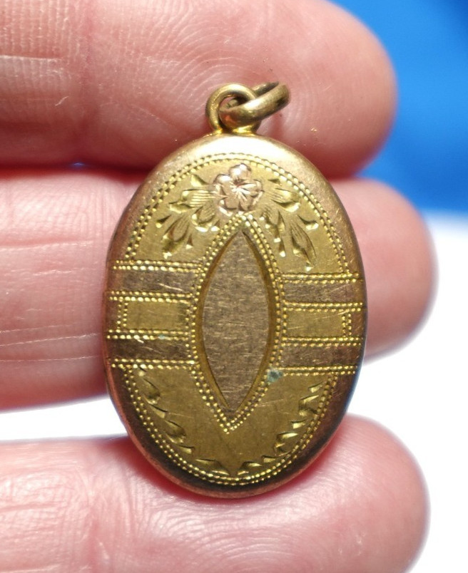 GOLD FILLED ANTIQUE OVAL LOCKET 15 X 25 MM 4.5 GRAMS J-700