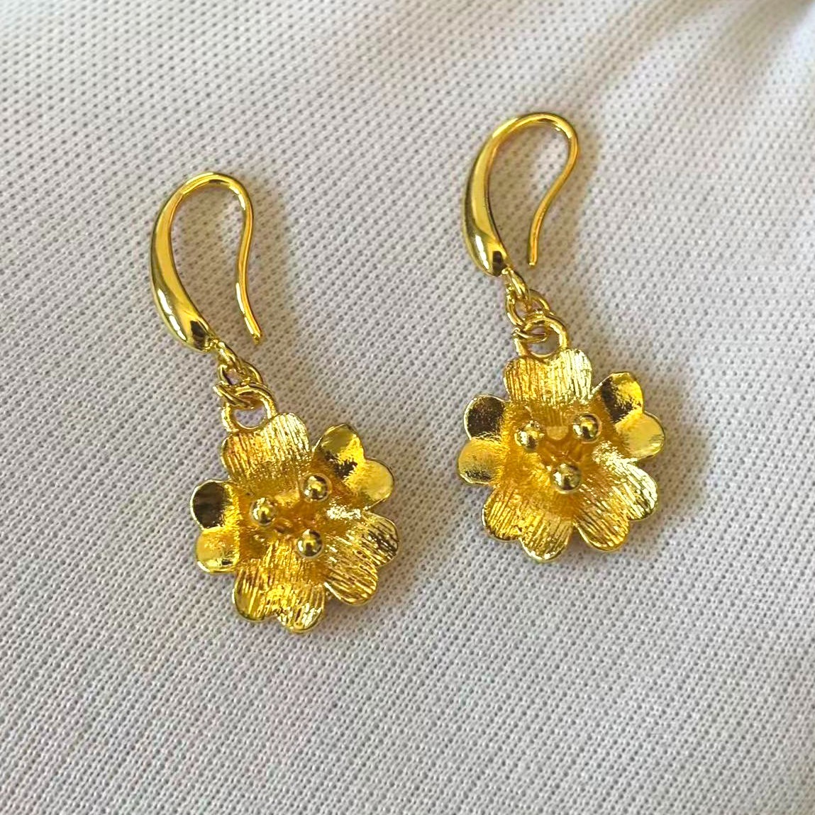 Vintage Flower Drop Dangle Earrings Gold-plated? (NOT SURE) No Mark