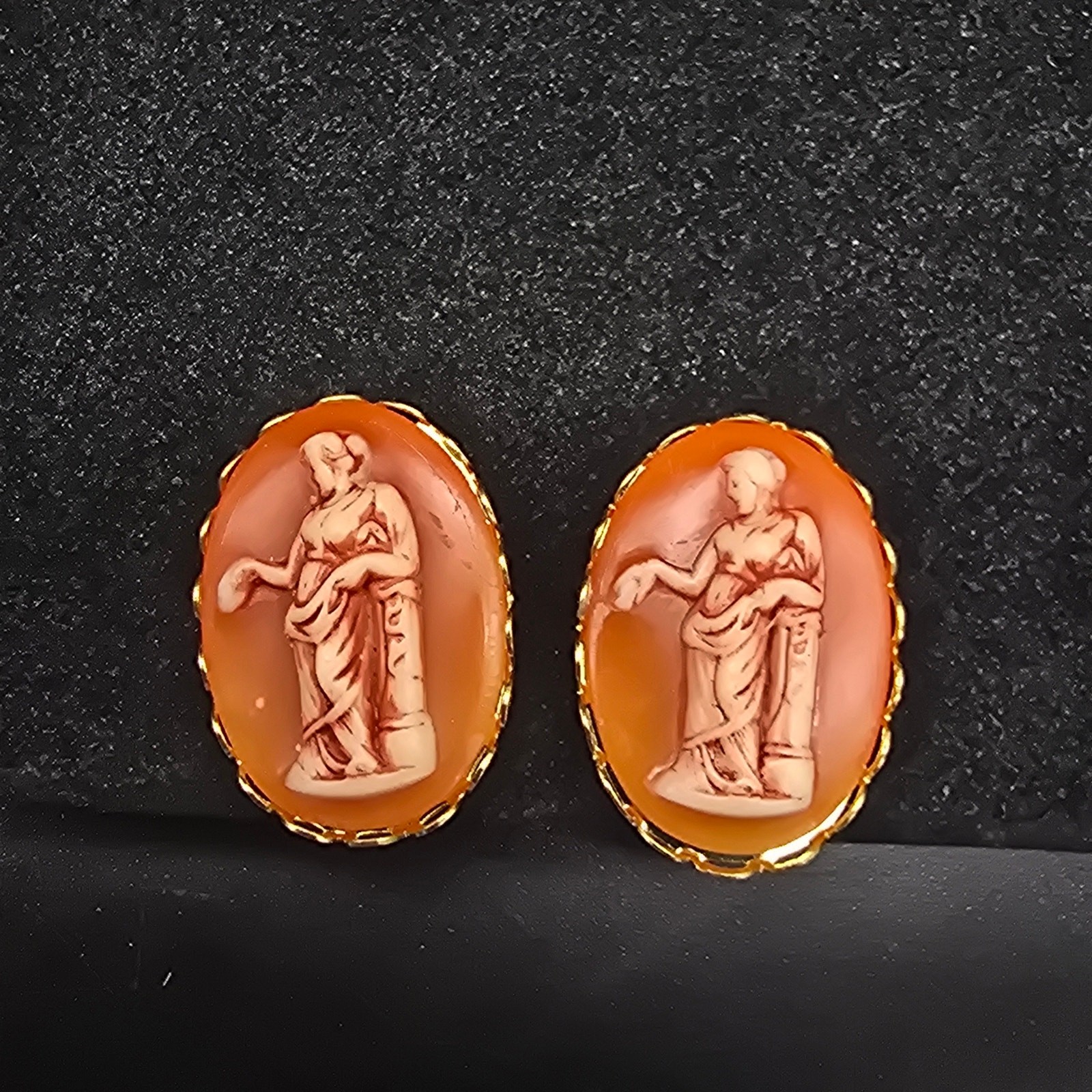 Roman Woman Portrait Cameo Clip On Earrings Acrylic Gold Tone Vintage NOS
