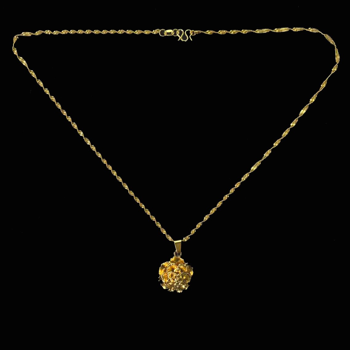 VTG Flower Gold-plated? (NOT SURE) Gold Tone Pendant Necklace marked ‘999’