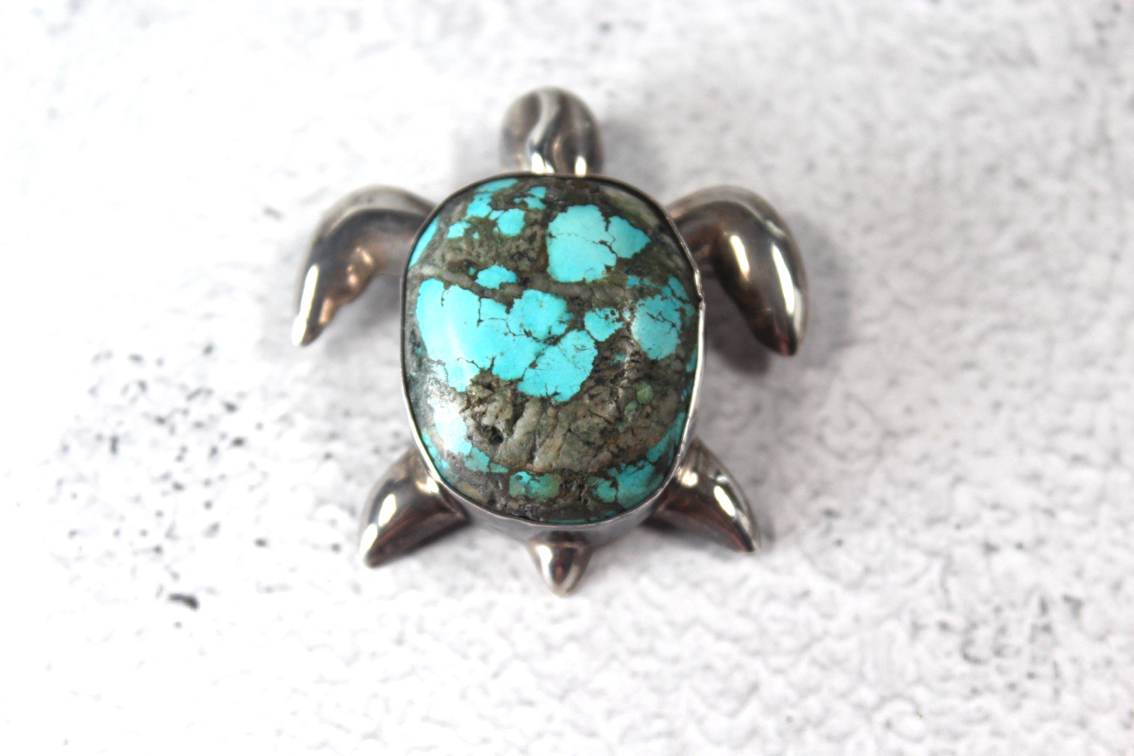 Vintage South Western Sterling Silver Large Turtle Pin/Pendant with Stone