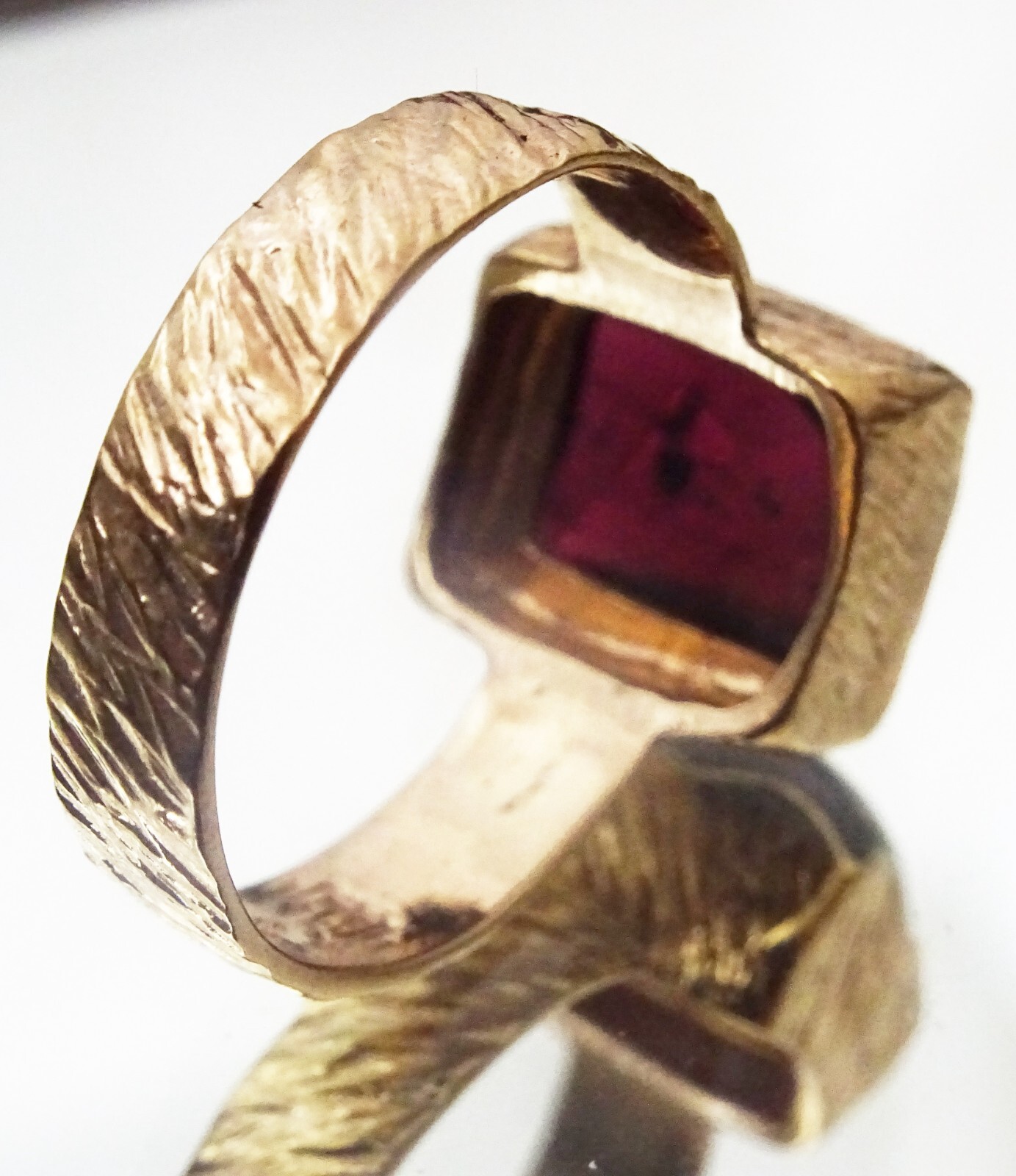 Vintage 9 karat gold Handmade Garnet Ring