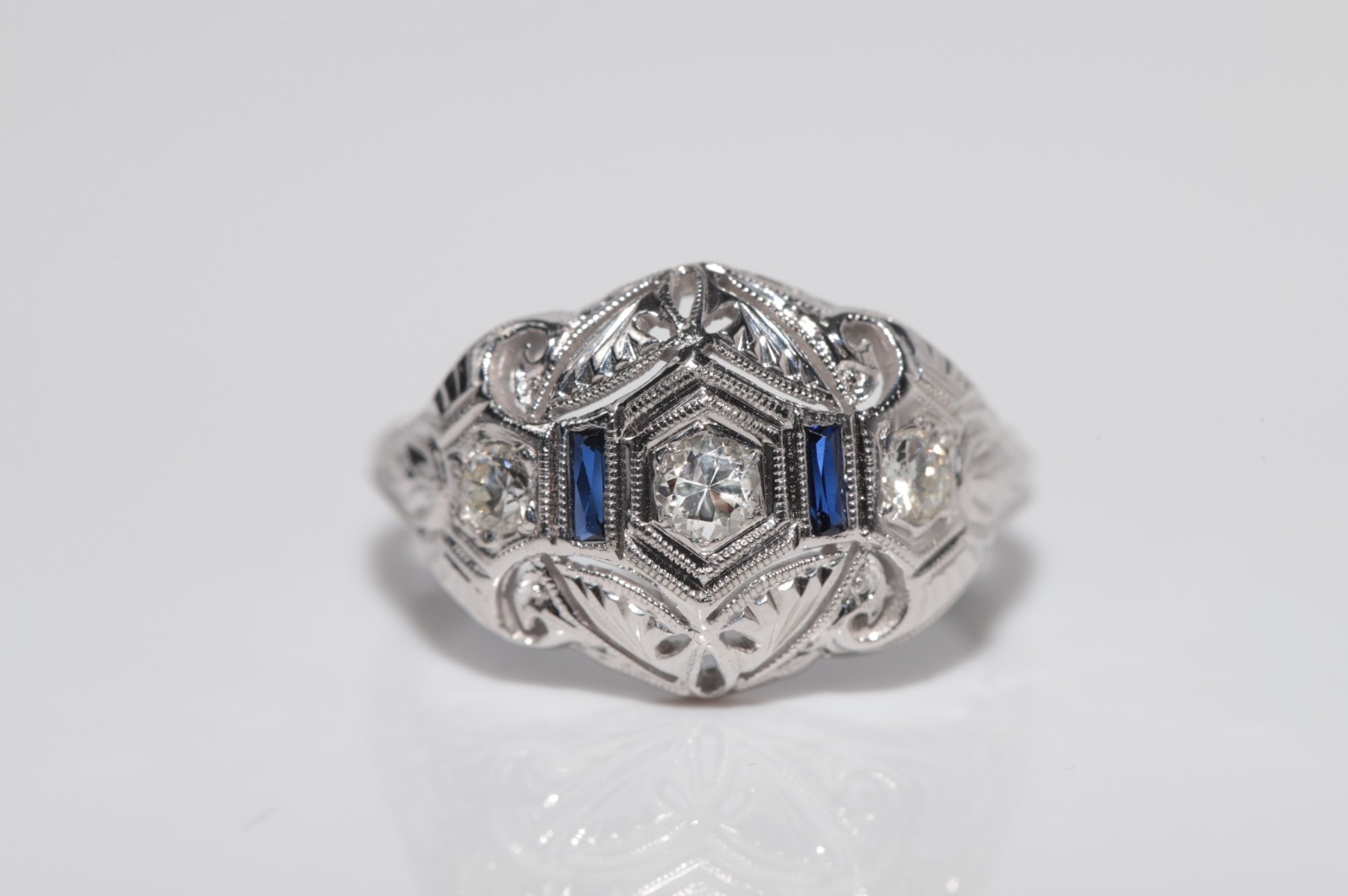 Antique Circa 1920s Art Deco 18k Gold Natural Diamond And Sapphire Ring