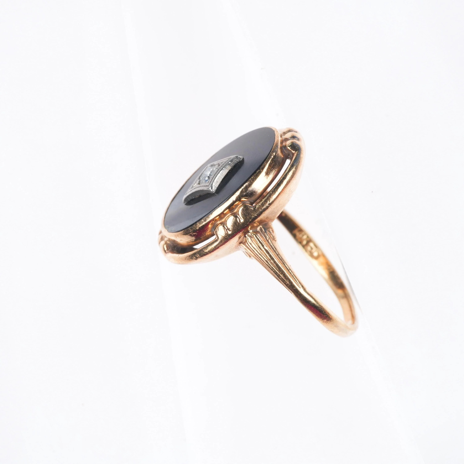 sz7.5 Antique 14k yellow gold diamond, platinum onyx women’s size 7.5 ring
