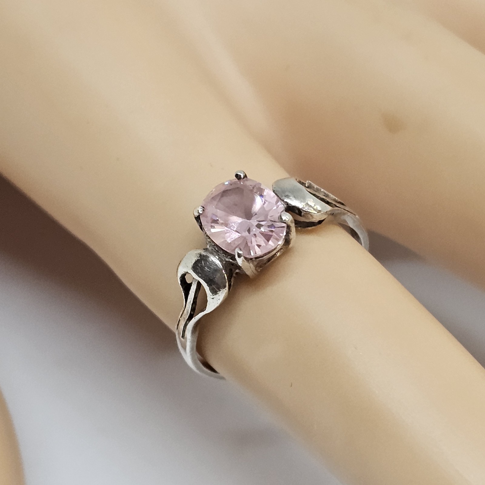 925 Sterling Silver Ring Size 6.5 Pink Crystal Oval Stone Vintage Jewelry