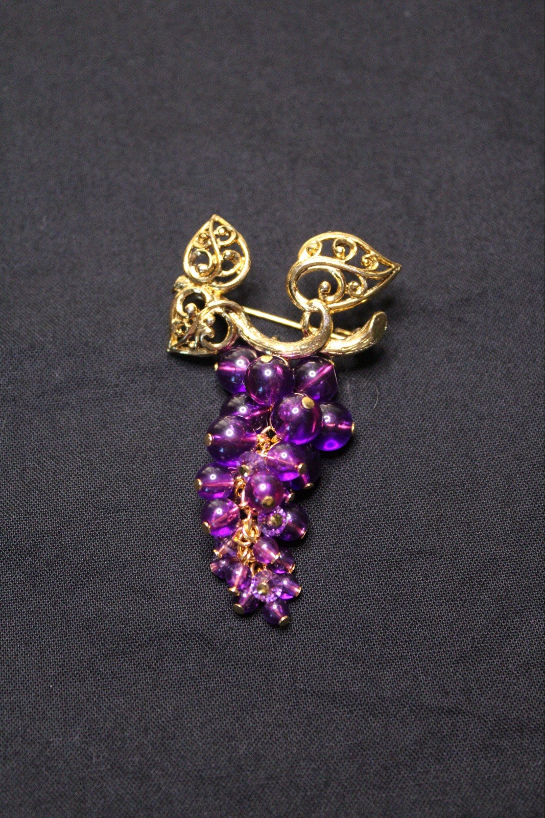 Vintage Avon Grape Cluster Brooch Pin Purple Beads Gold Tone Filigree Leaves