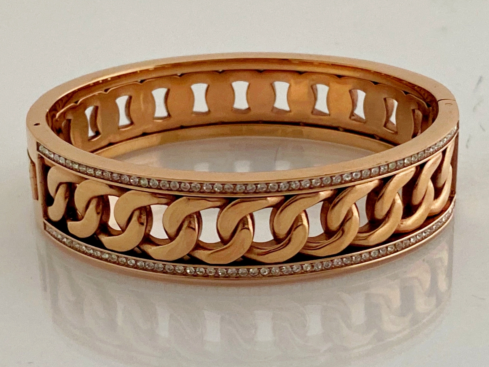 HENRI BENDEL New York Gold Tone Curb Chain Design Hinged Bracelet | Chunky