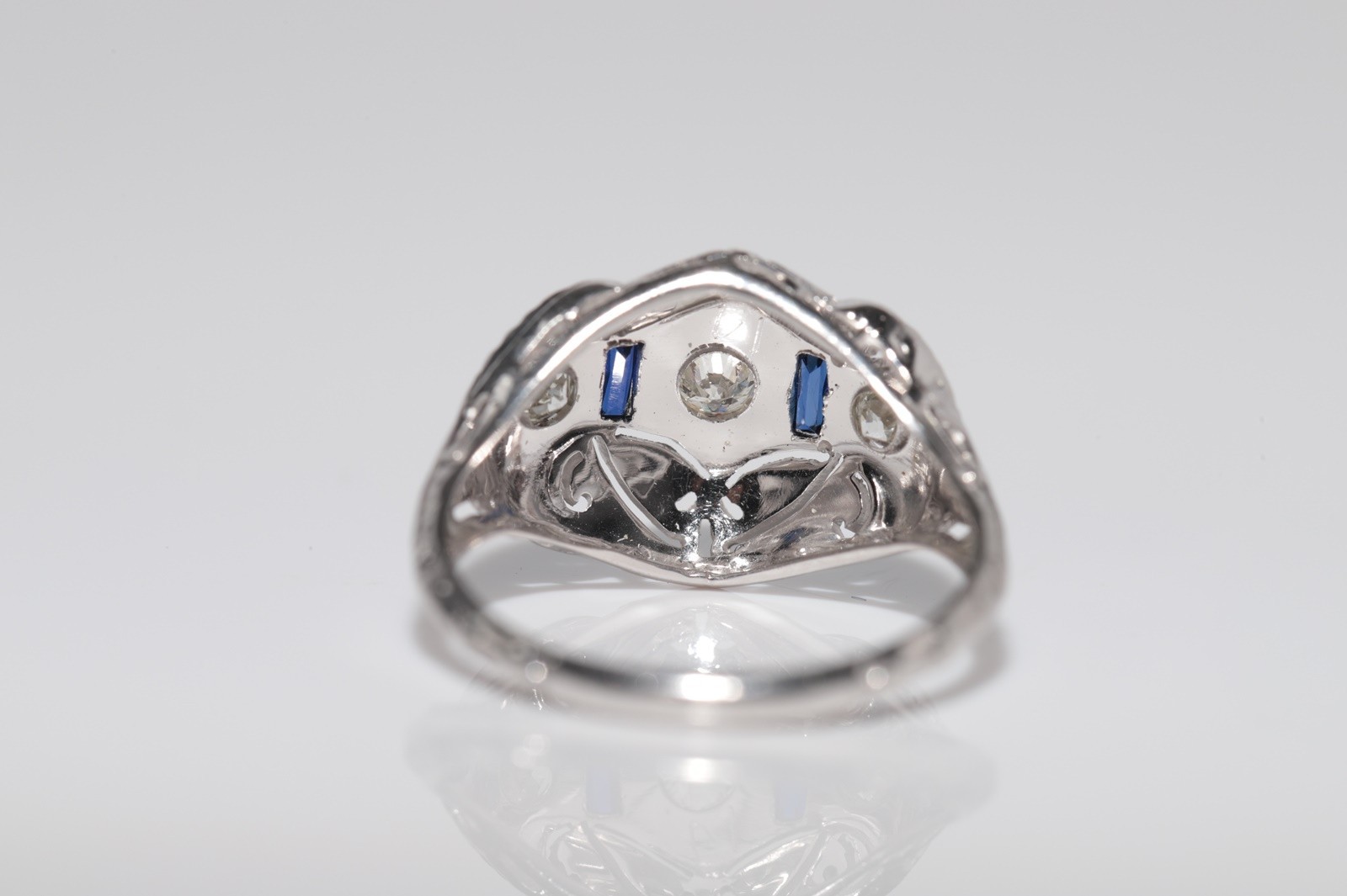 Antique Circa 1920s Art Deco 18k Gold Natural Diamond And Sapphire Ring