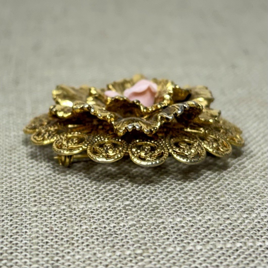 Vintage Unsigned Tacoa Gold Tone Filigree Porcelain Rose Floral Brooch READ
