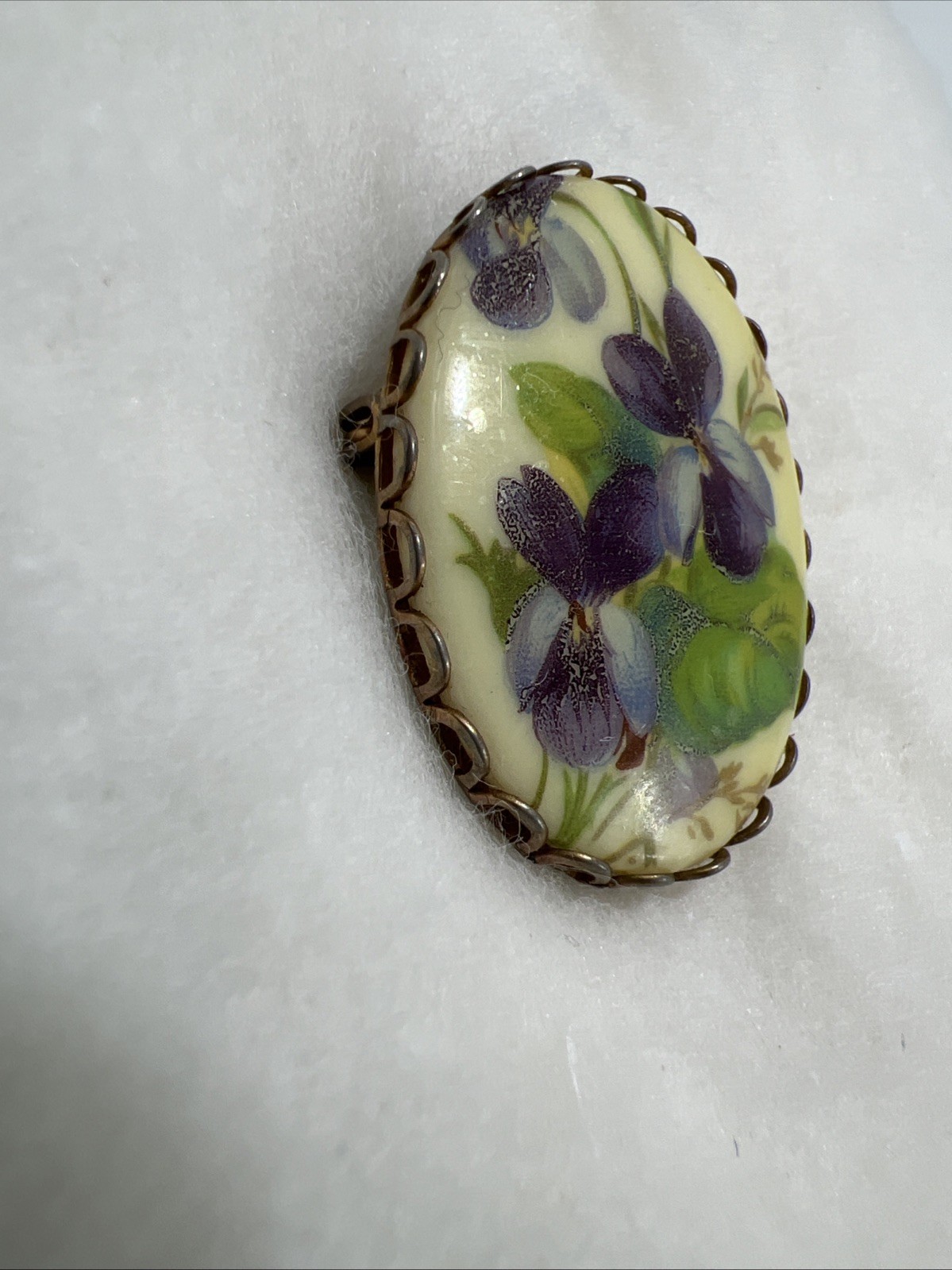 VTG Victoria Gold Tone Purple Blue Violet Flower Porcelain Cameo Style Brooch