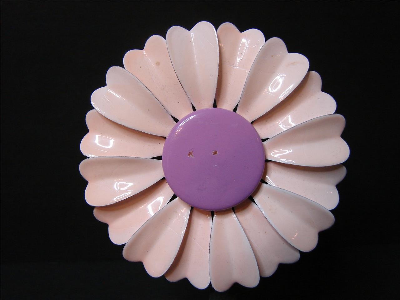 Vintage Retro Mod 60’s Pale Pink Enamel Metal Daisy Flower Purple Button Pin