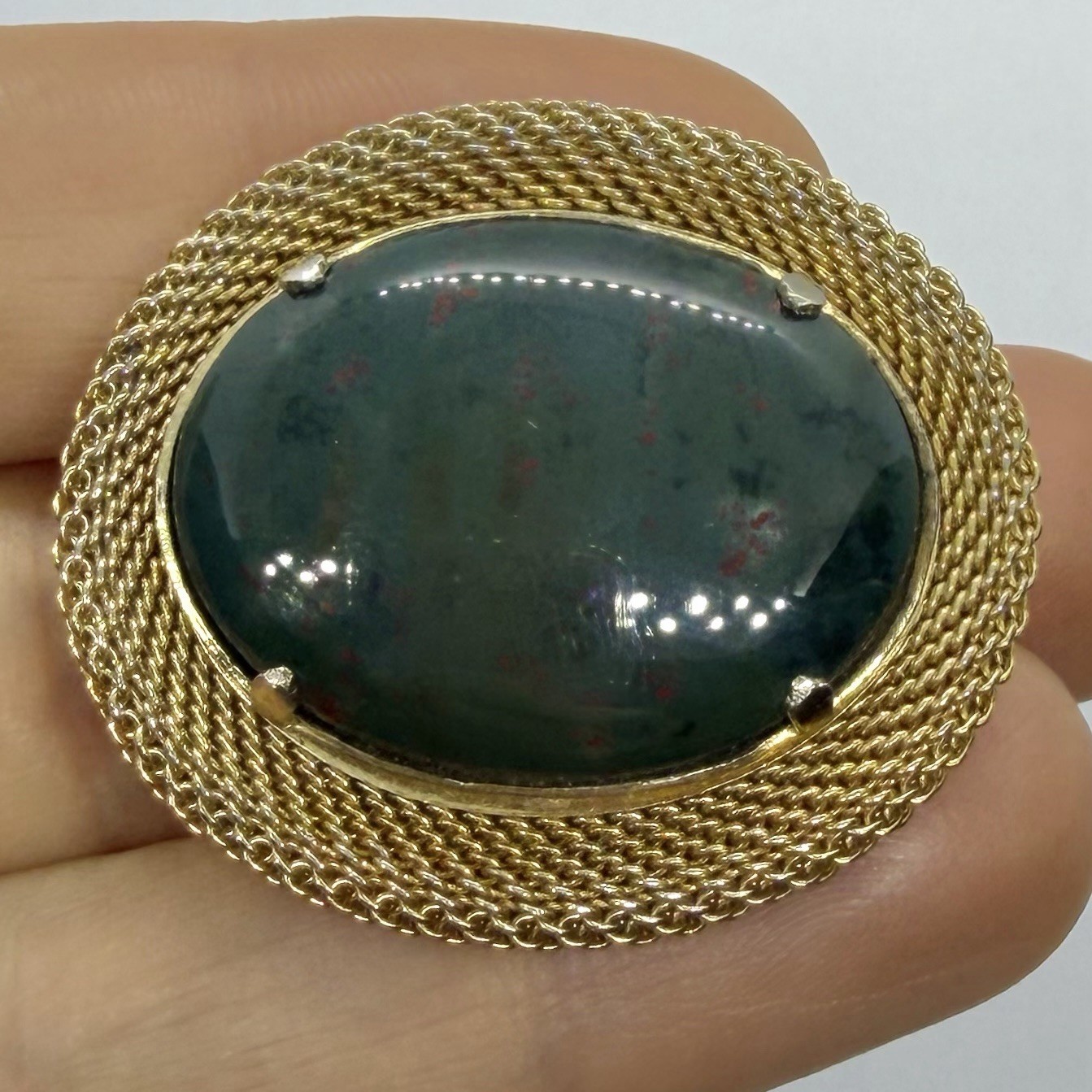Vtg Victorian Revival Bloodstone Cabochon Mesh Goldtone Oval Brooch Pin Green