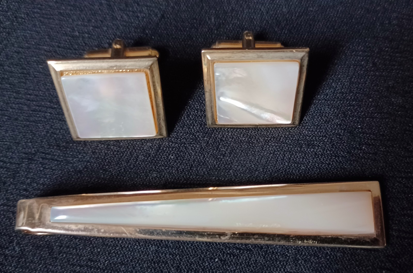 Elegant VTG Mother of Pearl Square Gold Tone Cuff Links Coordinating Tie Clip