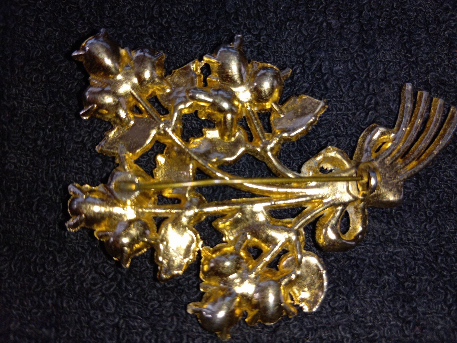 VINTAGE BROOCH ROSE & VIOLET CRYSTAL FLOWERS GOLD TONE 2.5″x 2″ STUNNING ESTATE