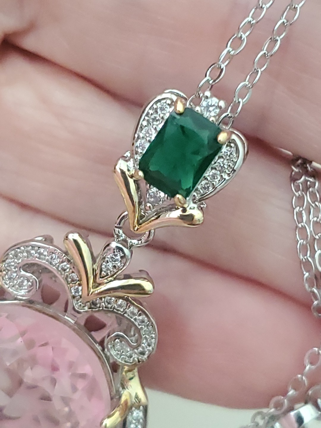 Stunning Pink Green Crystal Pendant Necklace Jewelry. M9