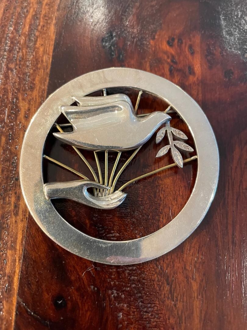 MISTY TAYLOR 925 Silver About 1oz Vintage Two Tone Peace Dove Brooch Pin BP6968