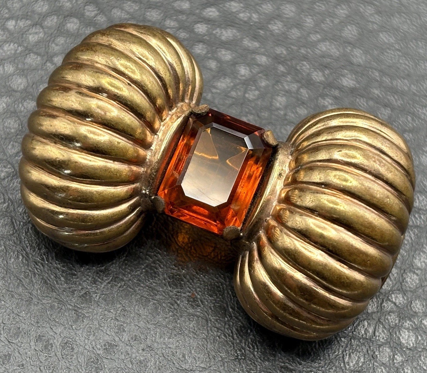 Vintage MCM Modernist Gold Tone Ribbed Dome Bow Brooch Faux Amber Glass Stone