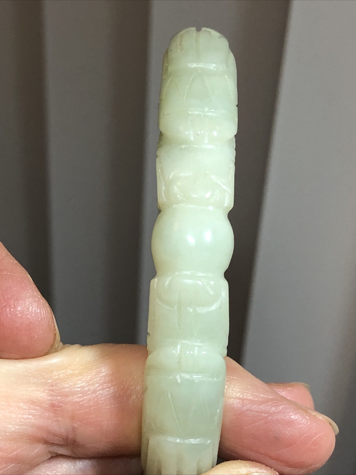 5.Metropolitan Museum Of Art Light Green JADE stone Bangle Bracelet 56.2g,7 1/4″