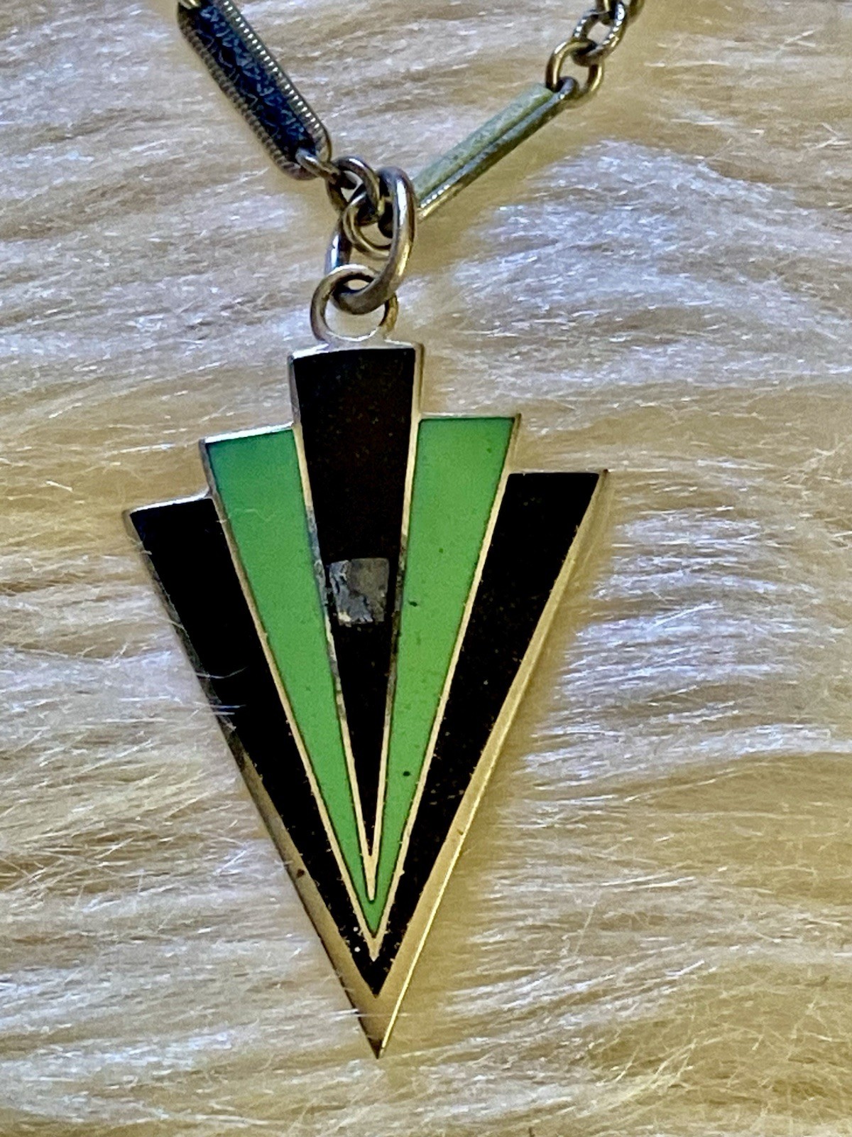RARE JAKOB BENGAL ART DECO GREEN BLACK GEOMETRIC ARROW ENAMEL PENDANT NECKLACE