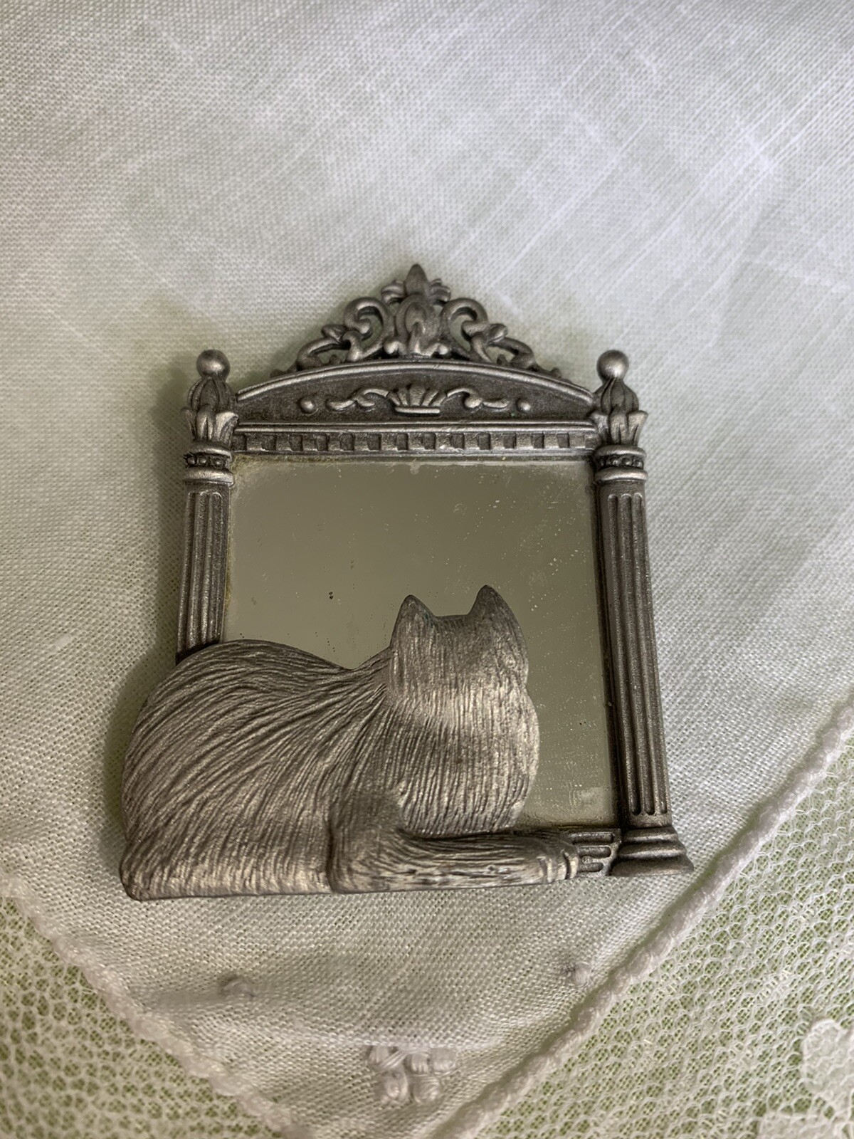 JJ Jonette Signed Cat Looking In A Mirror Brooch Pin XE-17