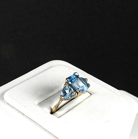 Vintage Solid 10K White Gold Ring 3 Stones Blue Topaz Gemstone Fine Jewelry
