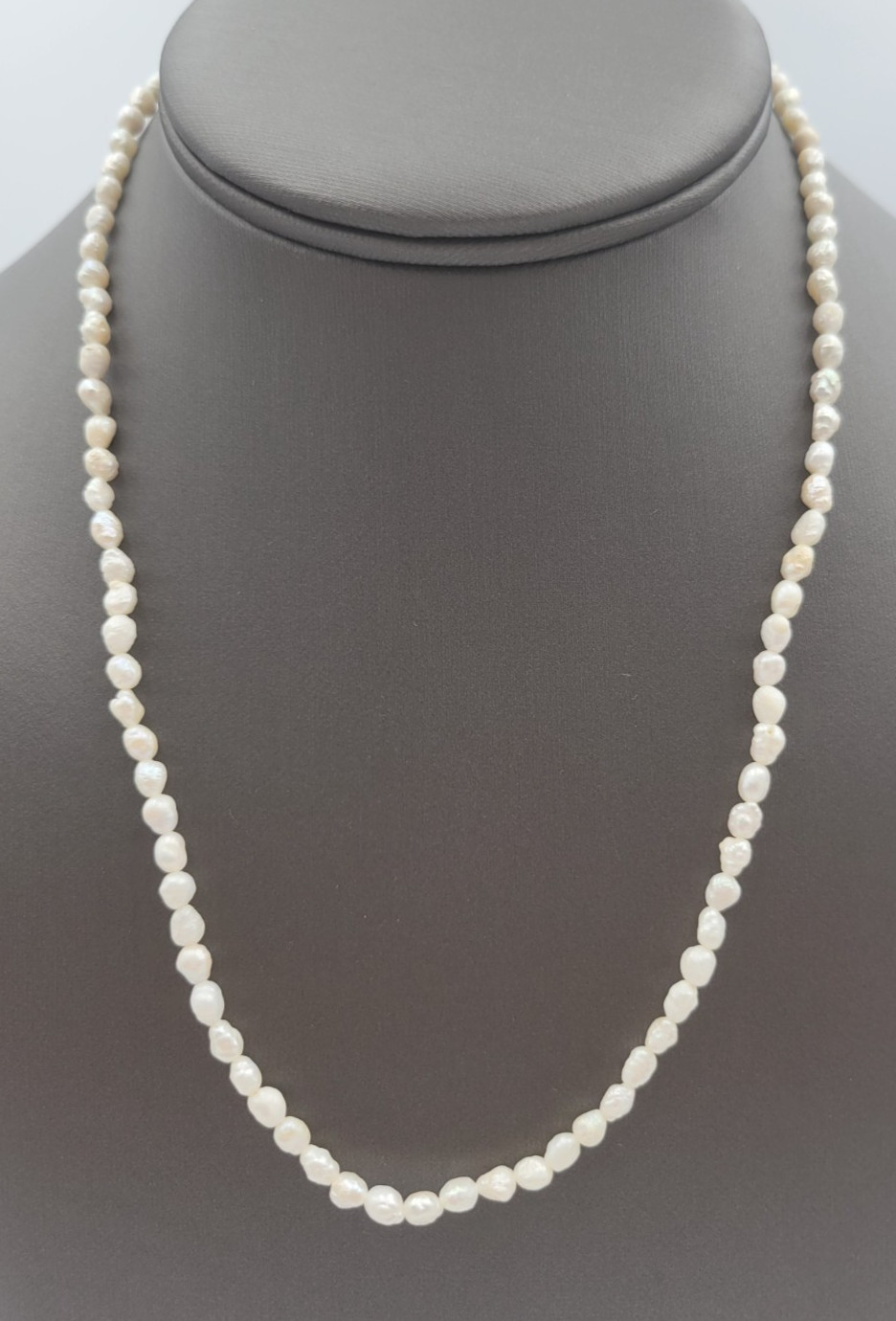 Vintage Fresh Water Pearl Bead Necklace 17″ Gold Tone Fish Hook Clasp