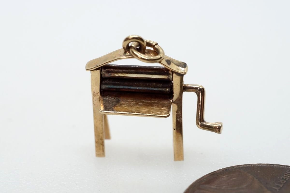 VINTAGE ENGLISH 9 CARAT GOLD ARTICULATED MANGLE CHARM c1970’S