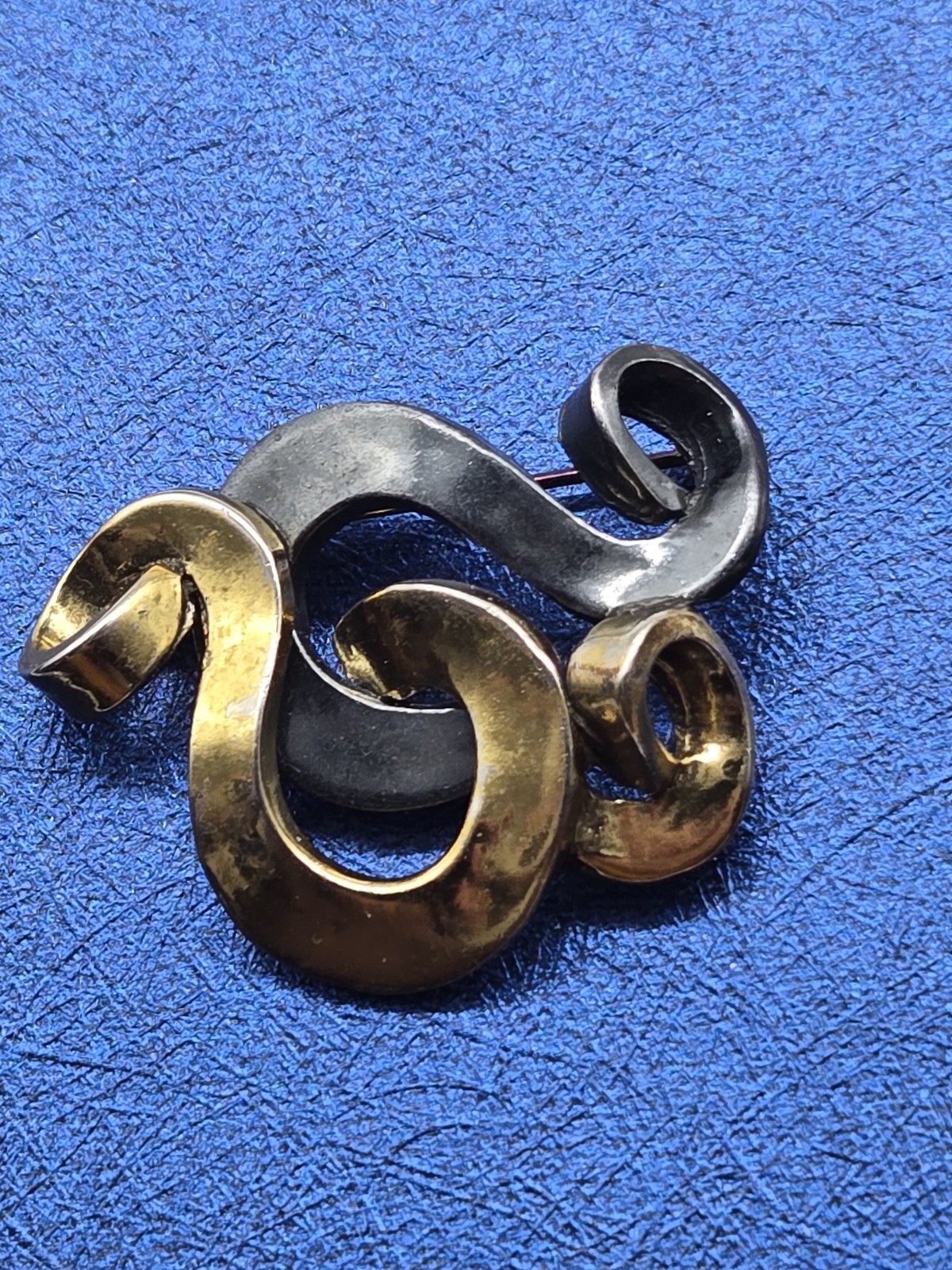 Vintage Robert Zentall Two Tone Swirl Abstract Brooch Retro Art Nouveau Design