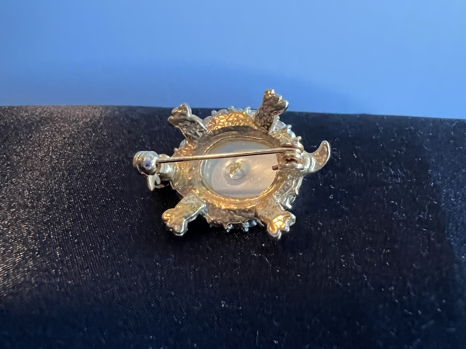 🐢 Wonderful Vintage Turtle Pin Red Rhinestone Eyes & Faux Pearl Shell 🐢
