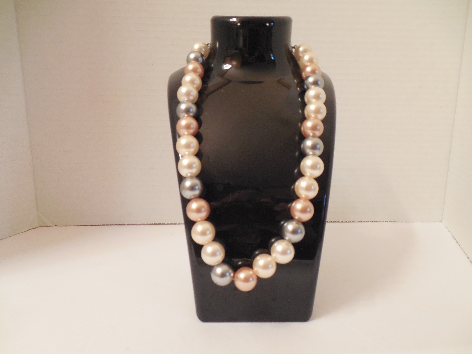 VINTAGE LARGE CHUNKY PEARL NECKLACE , GRAY, PINK AND IVORY