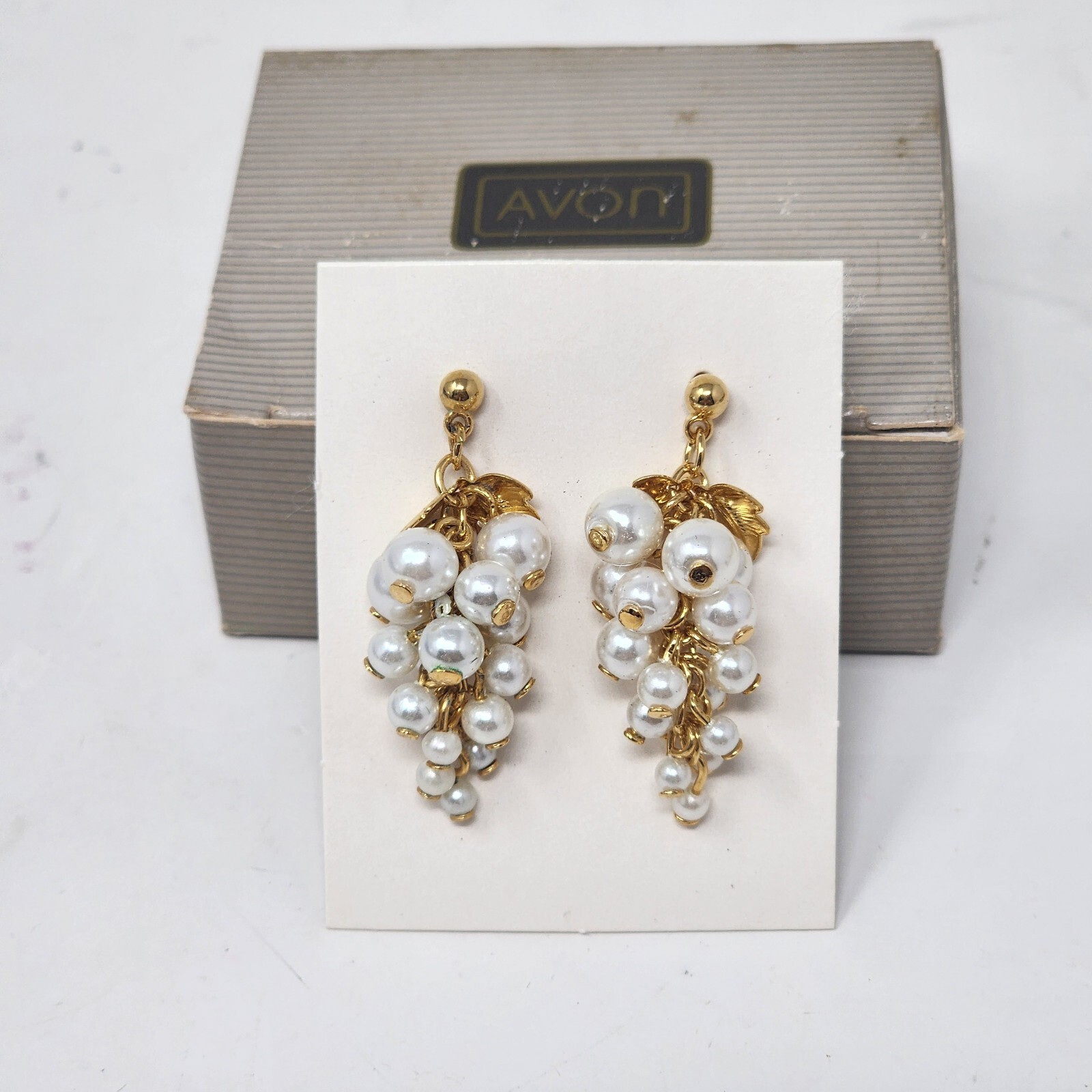 Vintage 1991 Avon Frosted Grapes Cream Faux Pearl Dangles Pierced Earrings