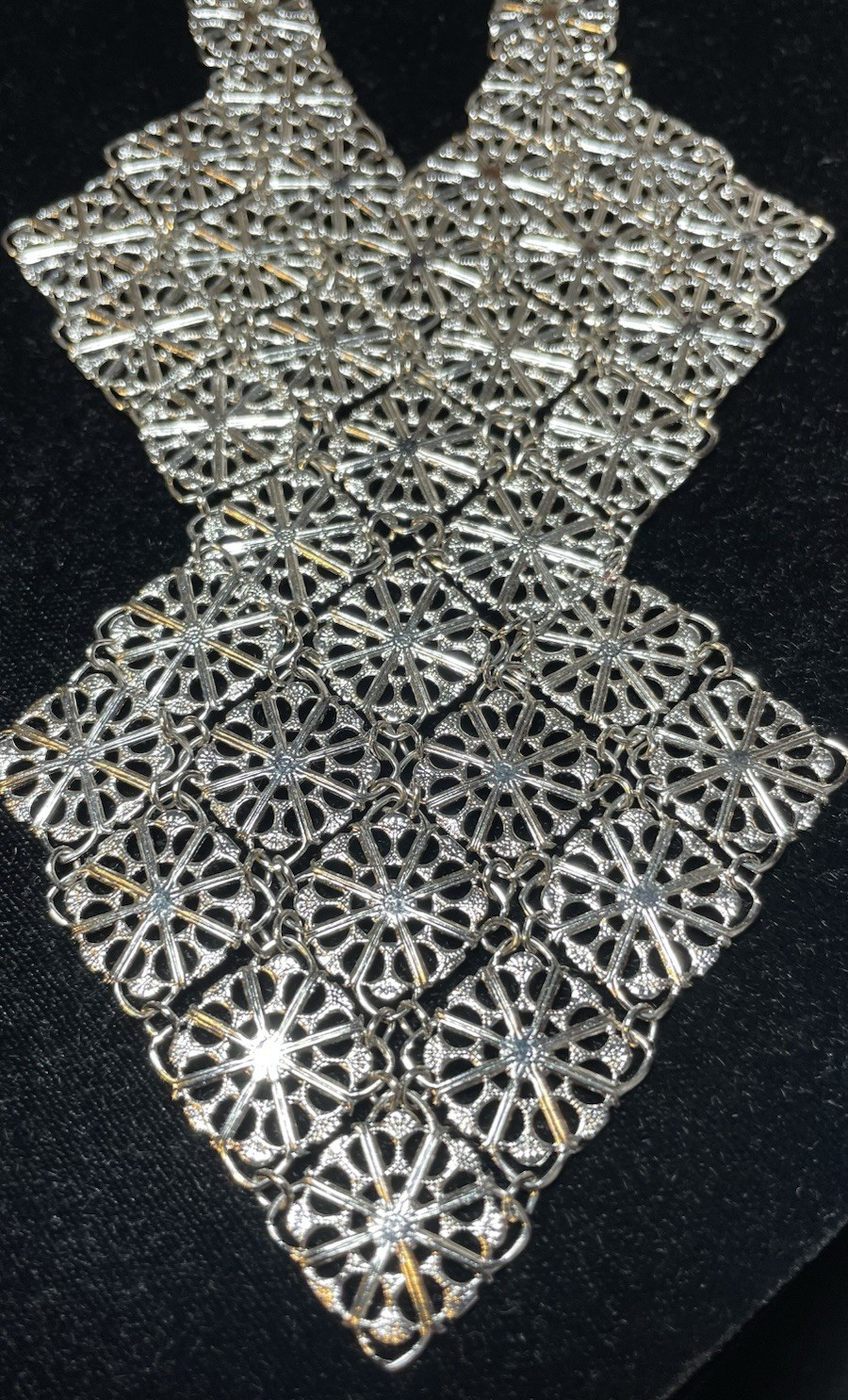 VINTAGE VENDOME SILVER TONE LACEY FILAGREE BIB NECKLACE CONDITION IS MINTY!