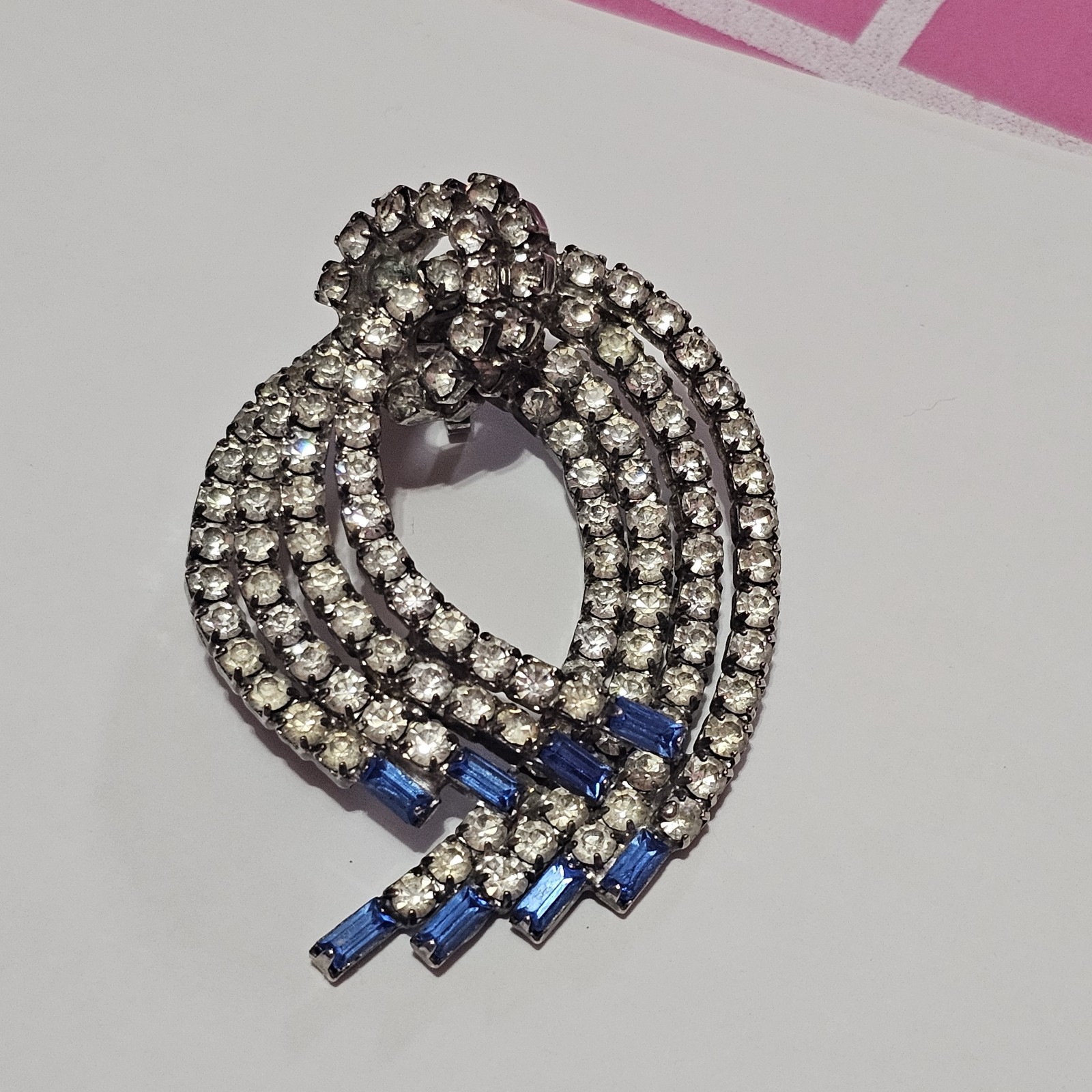 Vintage Blue Rhinestone Knotted Ribbon Pendant Arched Swirl Silver Tone Beauty
