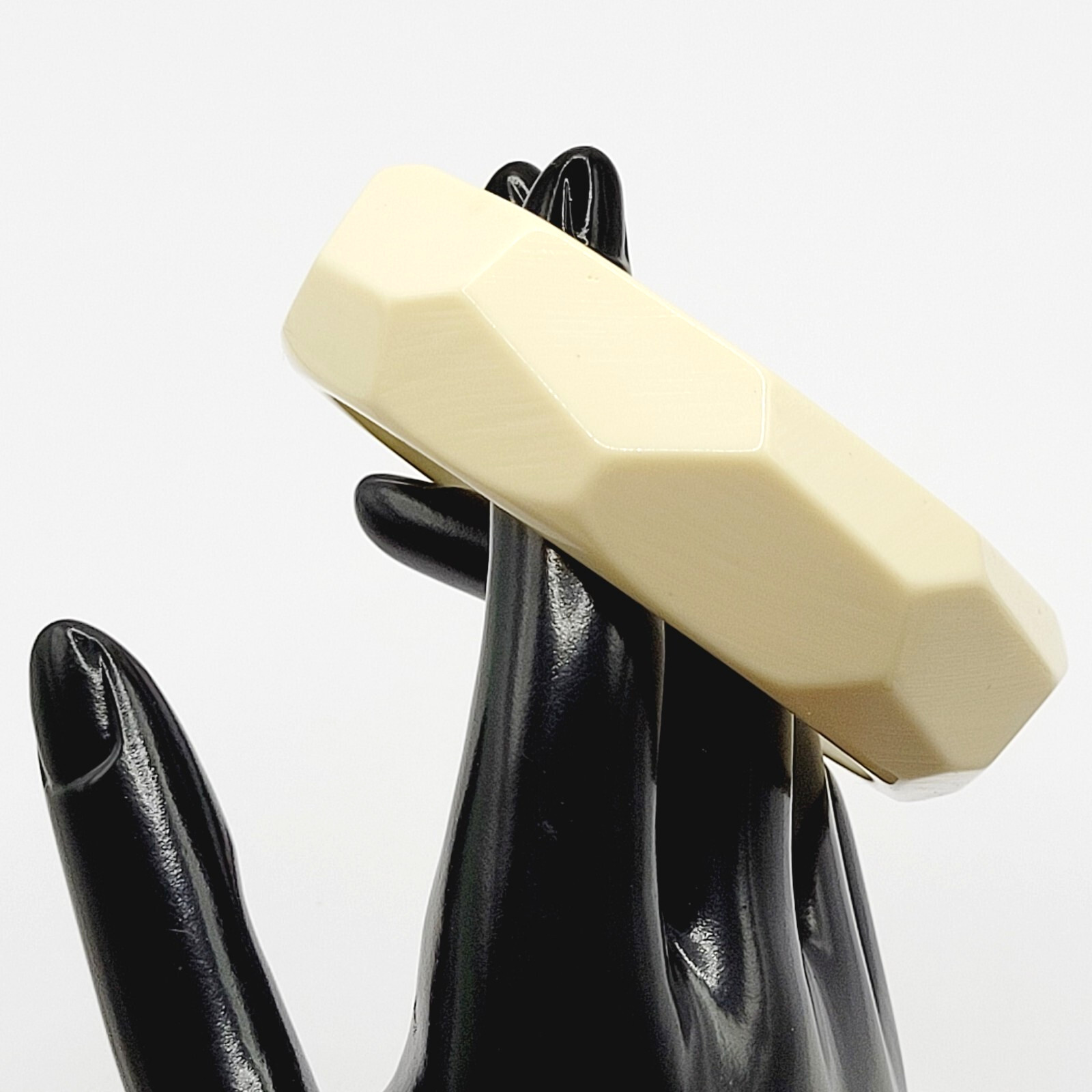 Vanilla Cream Off White Odd Angle Facet Acrylic Chunky 1980s Bangle Bracelet