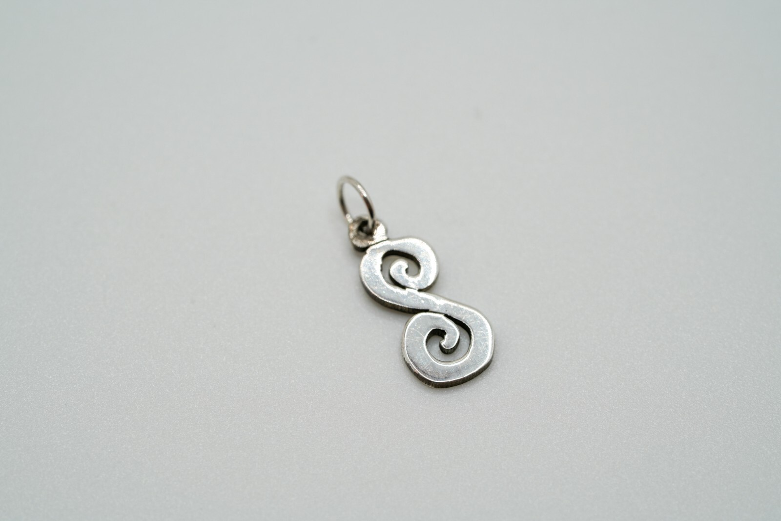 Vintage Sterling Silver S Charm / Pendant 1.9cm P1