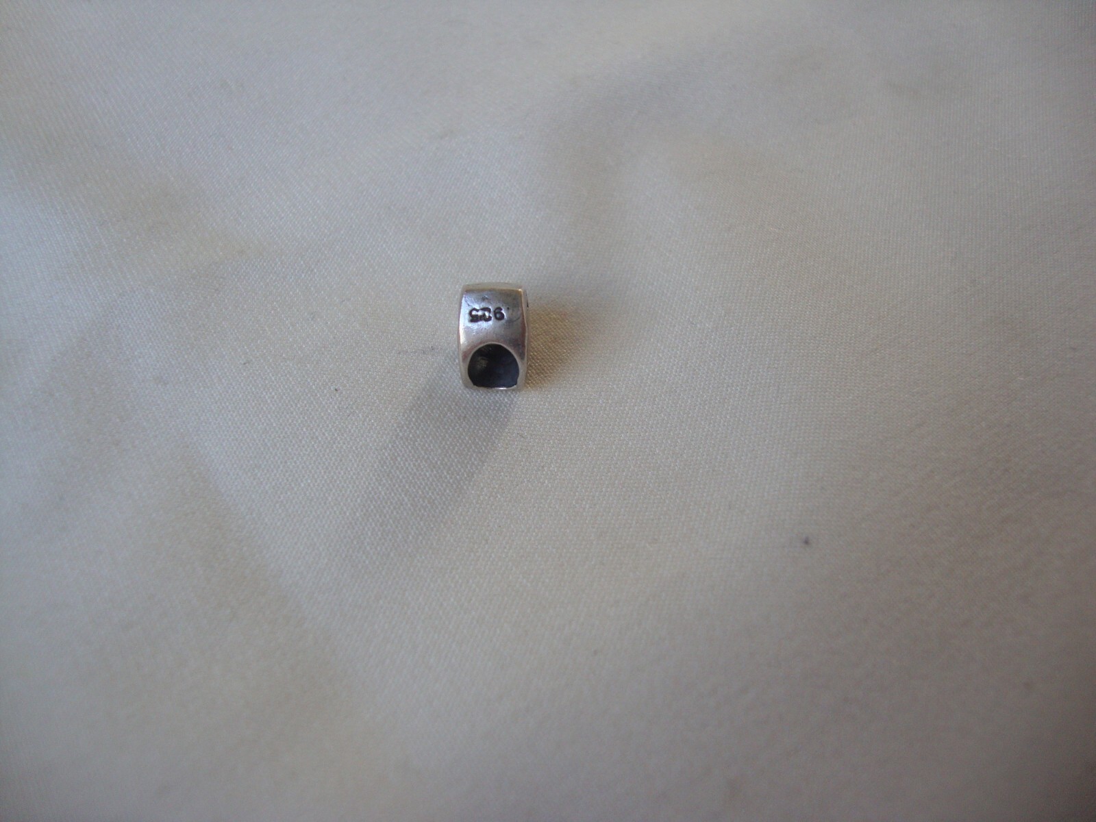 VINTAGE ALPHABET BLACK LETTER ‘P’ ON 3/8″ HEART CRAFT BEAD STERLING SILVER 925